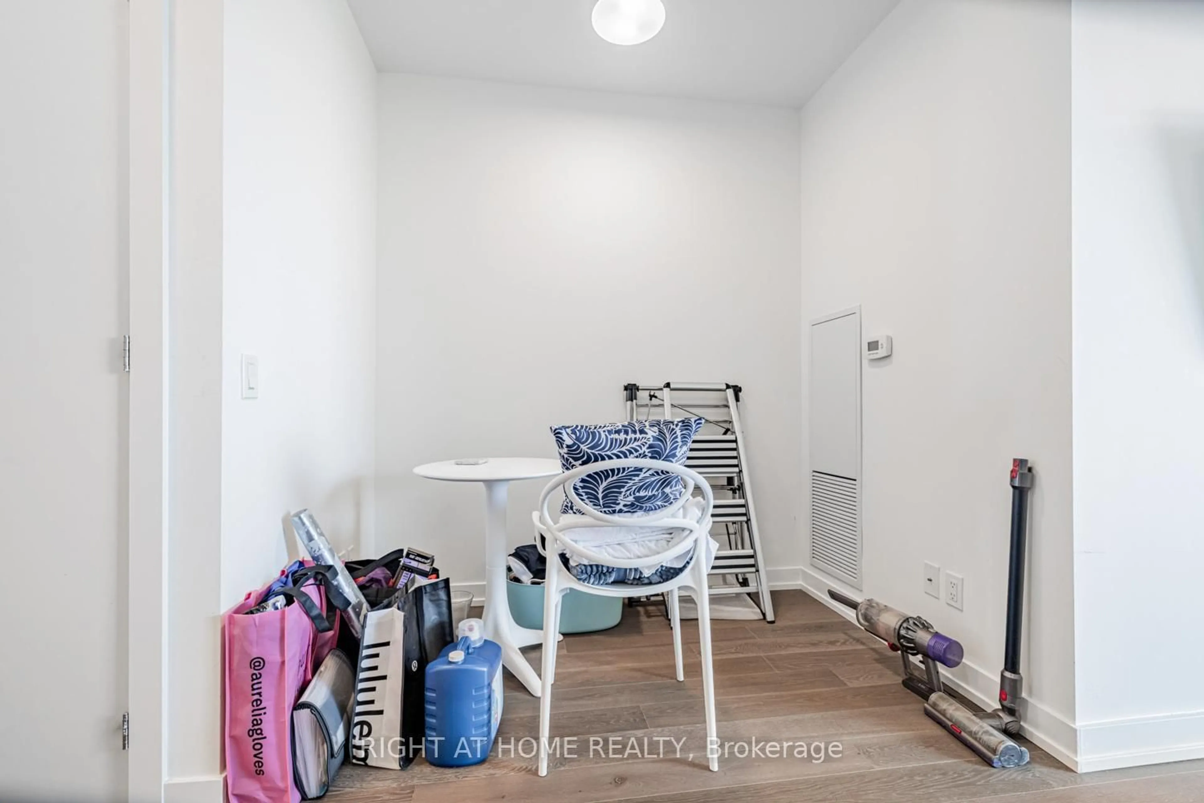 A pic of a room for 1 Grandview Ave #1207, Markham Ontario L3T 0G7