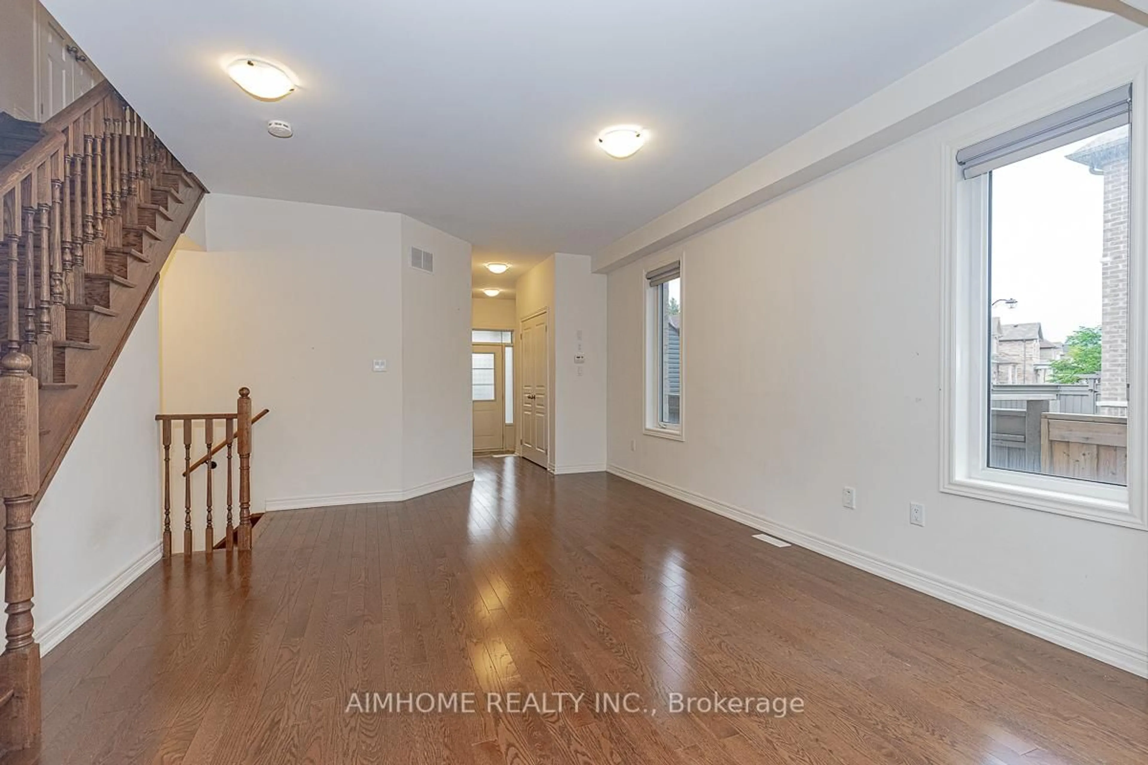 A pic of a room for 99 Chouinard Way, Aurora Ontario L4G 1B7