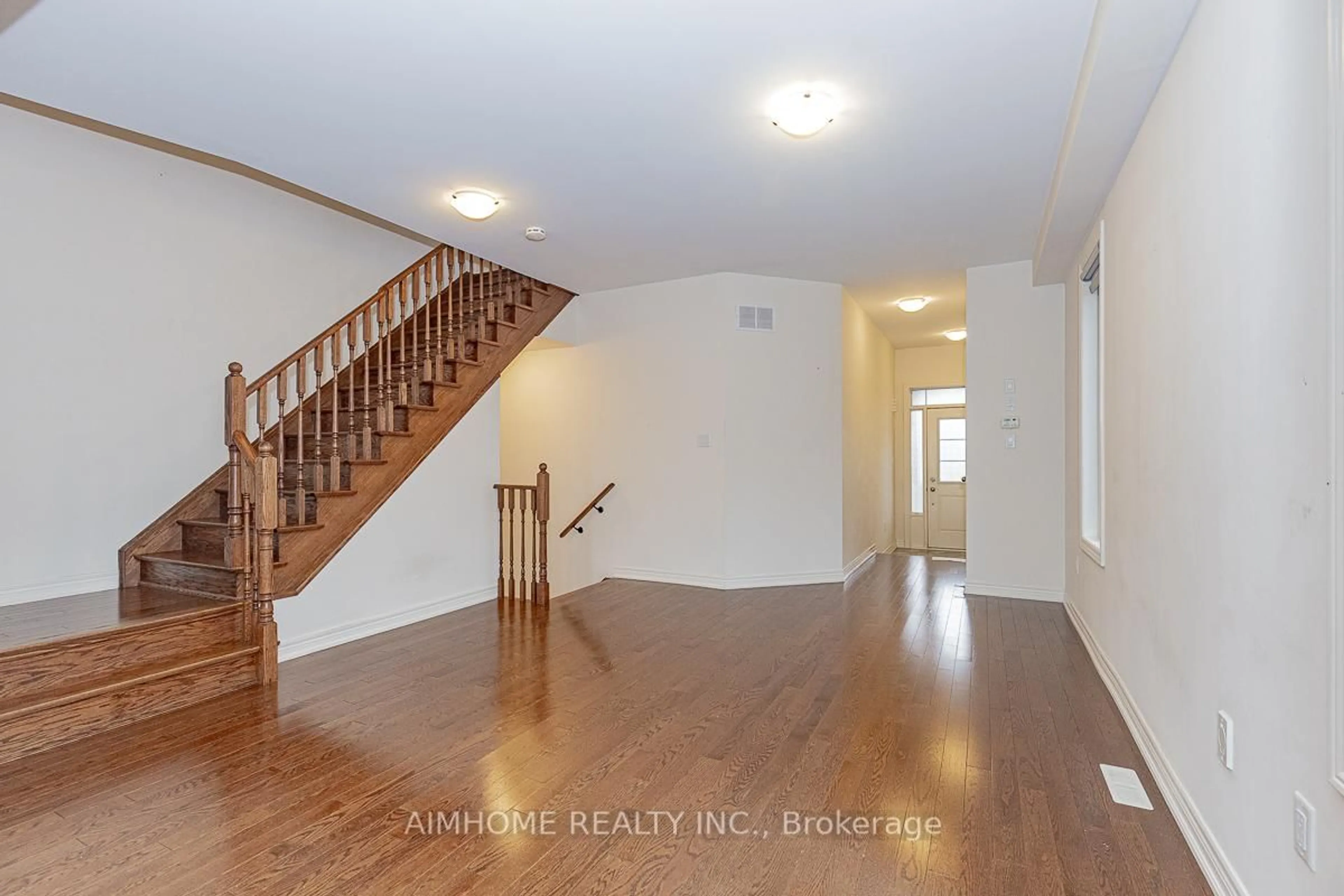 Indoor entryway for 99 Chouinard Way, Aurora Ontario L4G 1B7