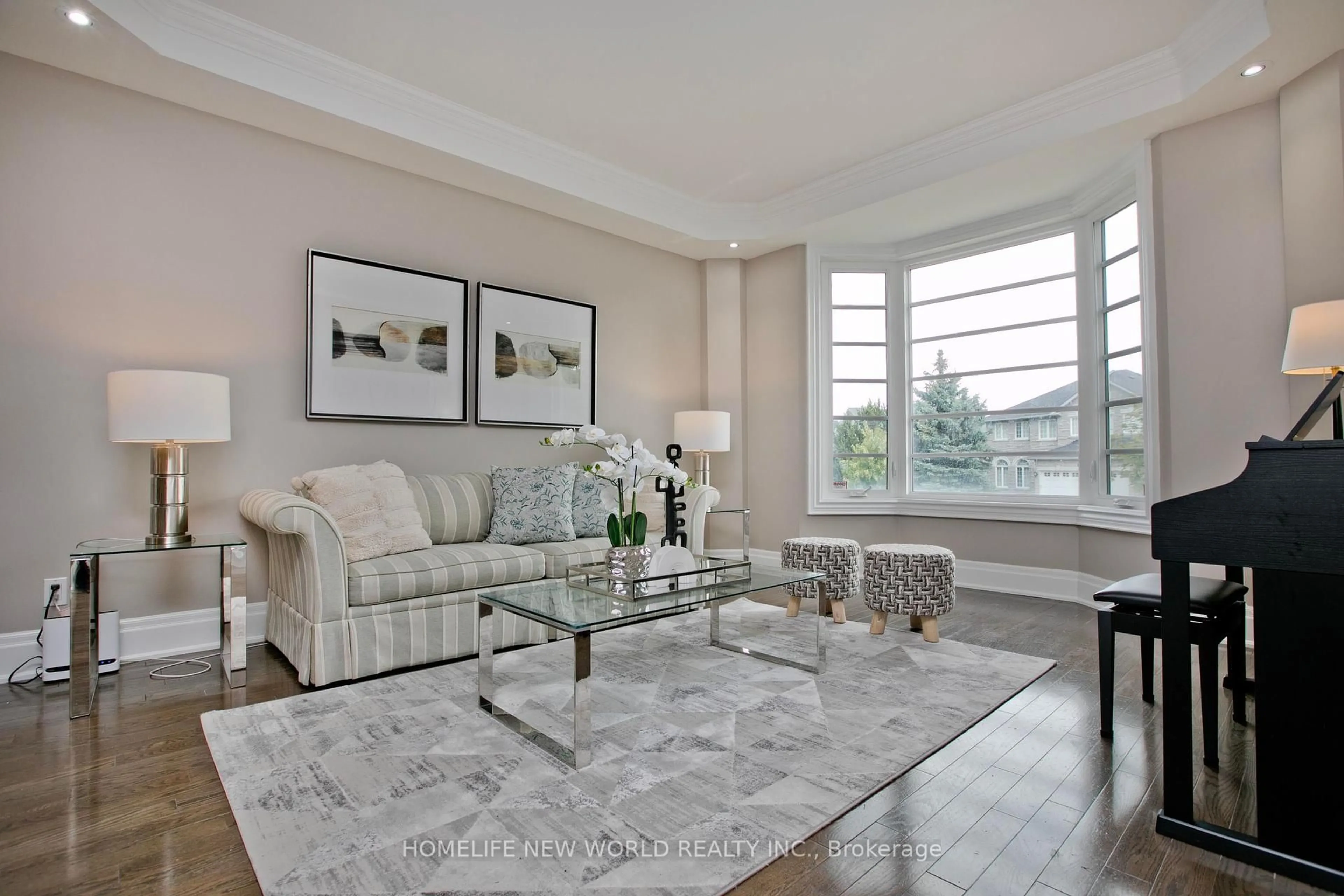 Living room with furniture, unknown for 64 Clarendon Dr, Richmond Hill Ontario L4B 4P8