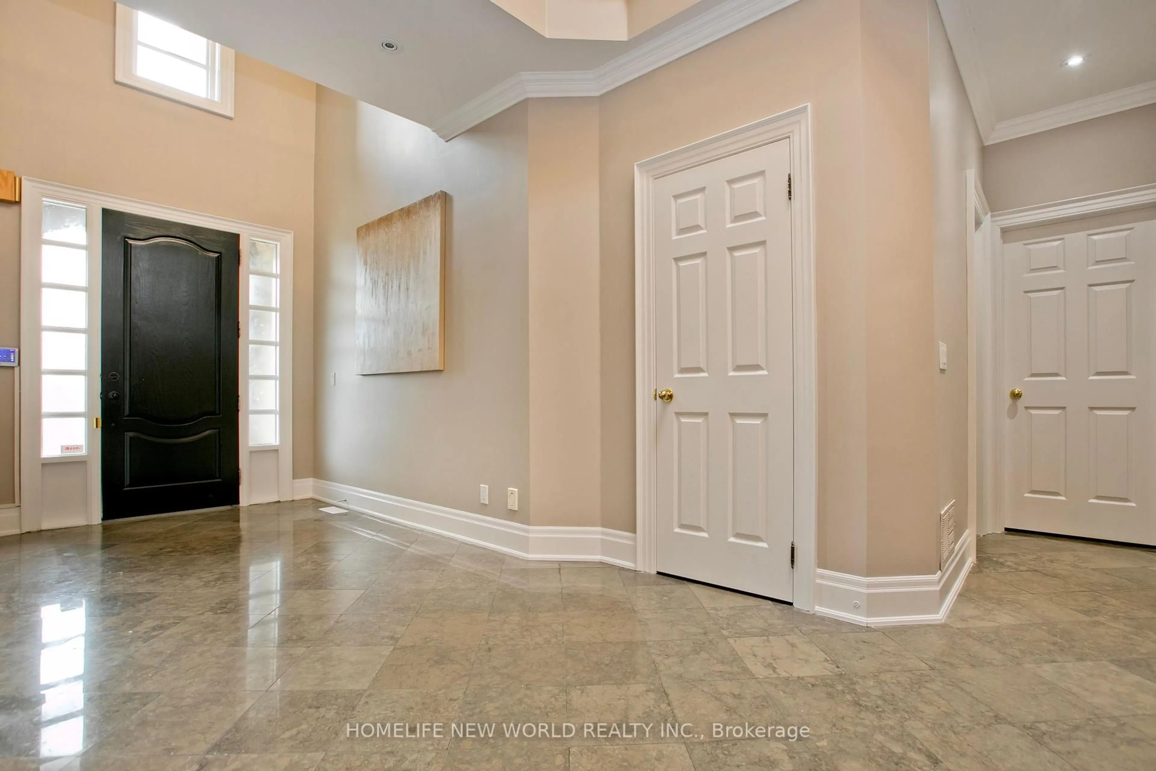Indoor foyer for 64 Clarendon Dr, Richmond Hill Ontario L4B 4P8