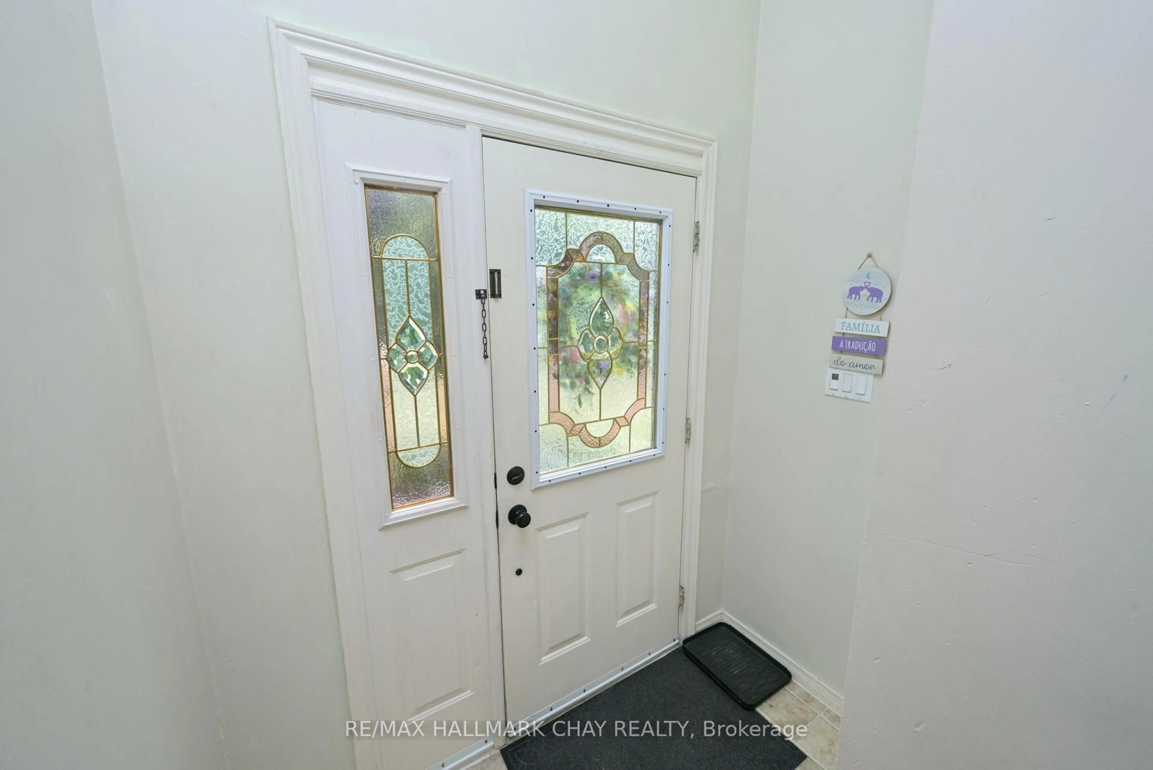 Indoor entryway for 8 Doner St, New Tecumseth Ontario L9R 1M5