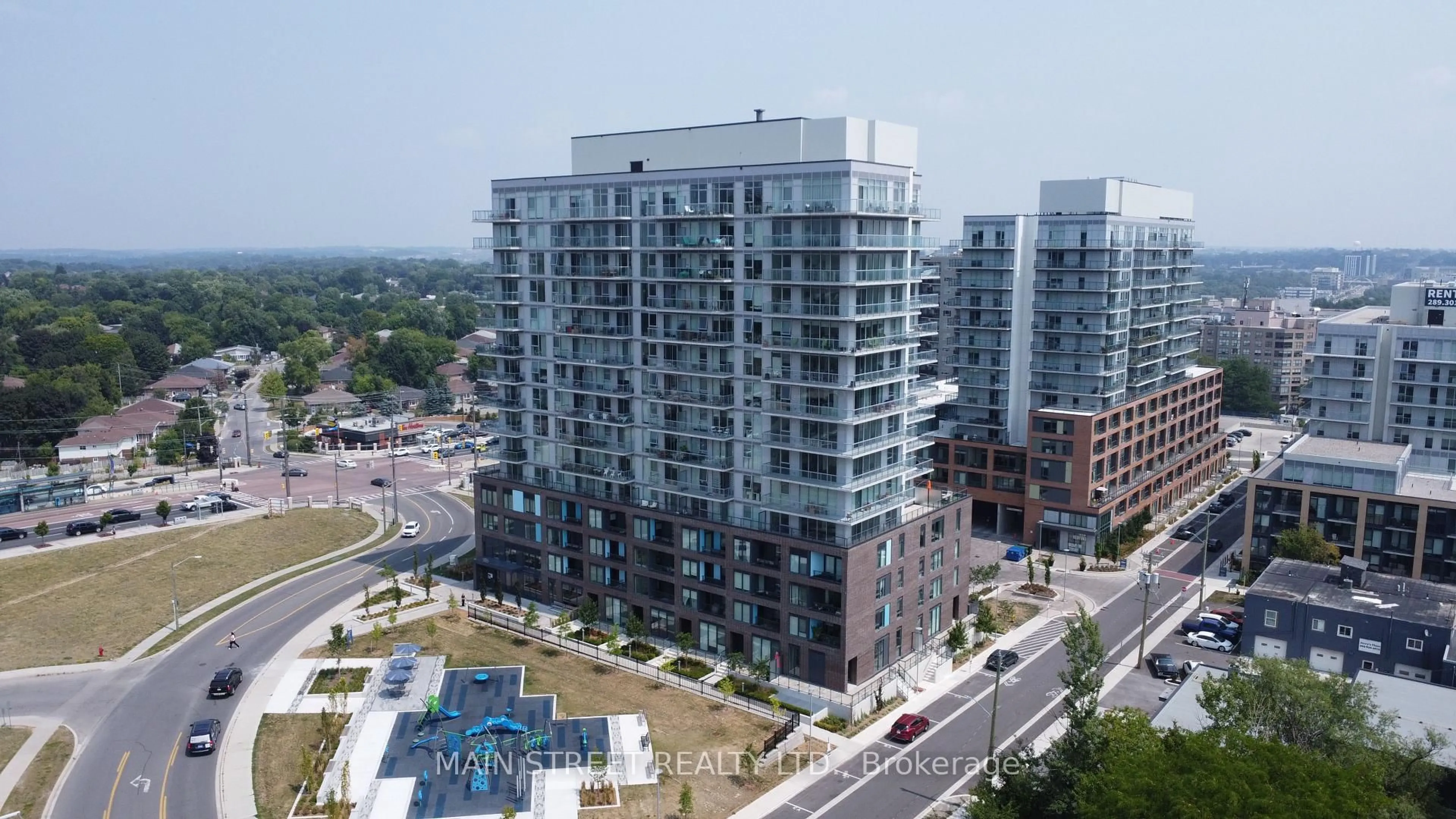 A pic from outside/outdoor area/front of a property/back of a property/a pic from drone, city buildings view from balcony for 185 Deerfield Rd #1506, Newmarket Ontario L3Y 0G7