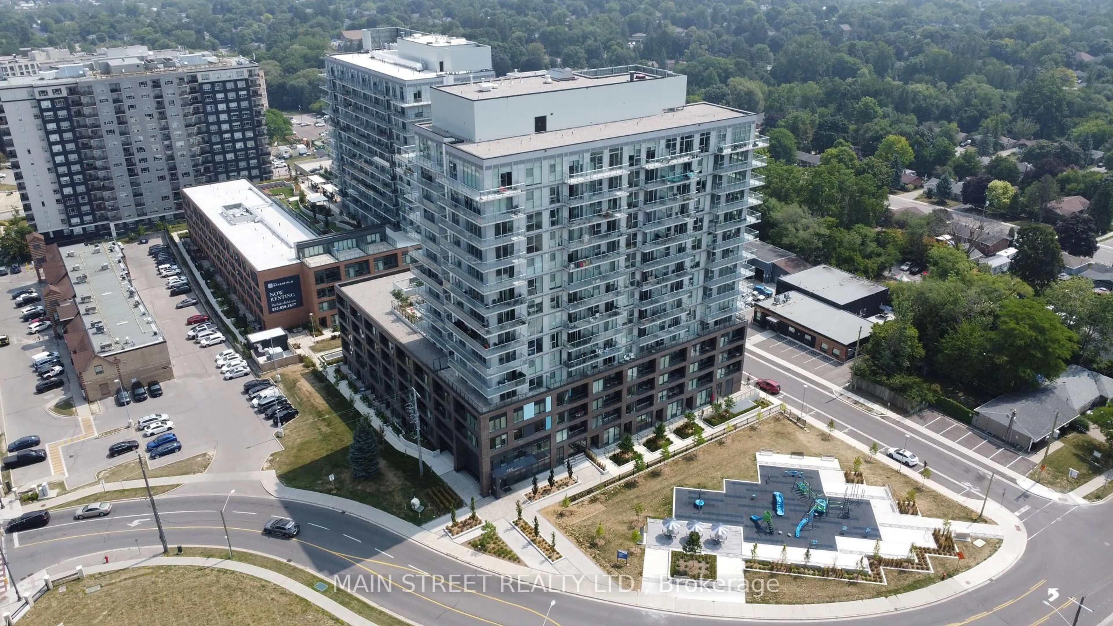 A pic from outside/outdoor area/front of a property/back of a property/a pic from drone, city buildings view from balcony for 185 Deerfield Rd #1506, Newmarket Ontario L3Y 0G7