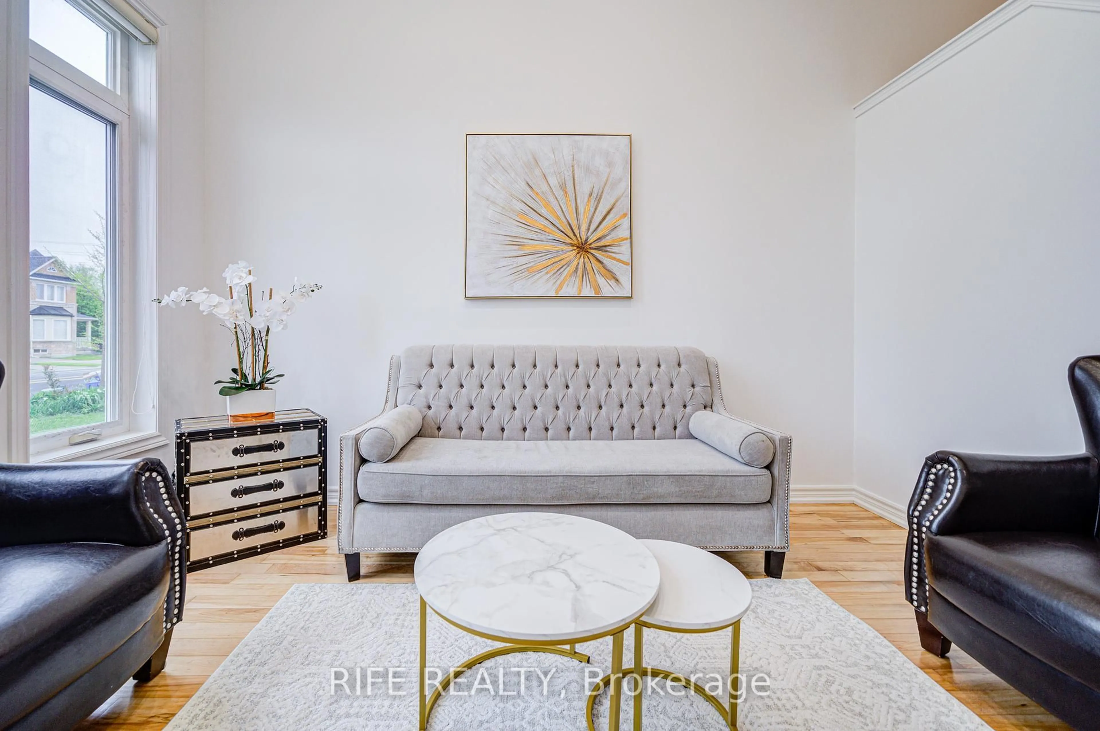 Living room with furniture, unknown for 613 William Berczy Blvd, Markham Ontario L6C 2B6