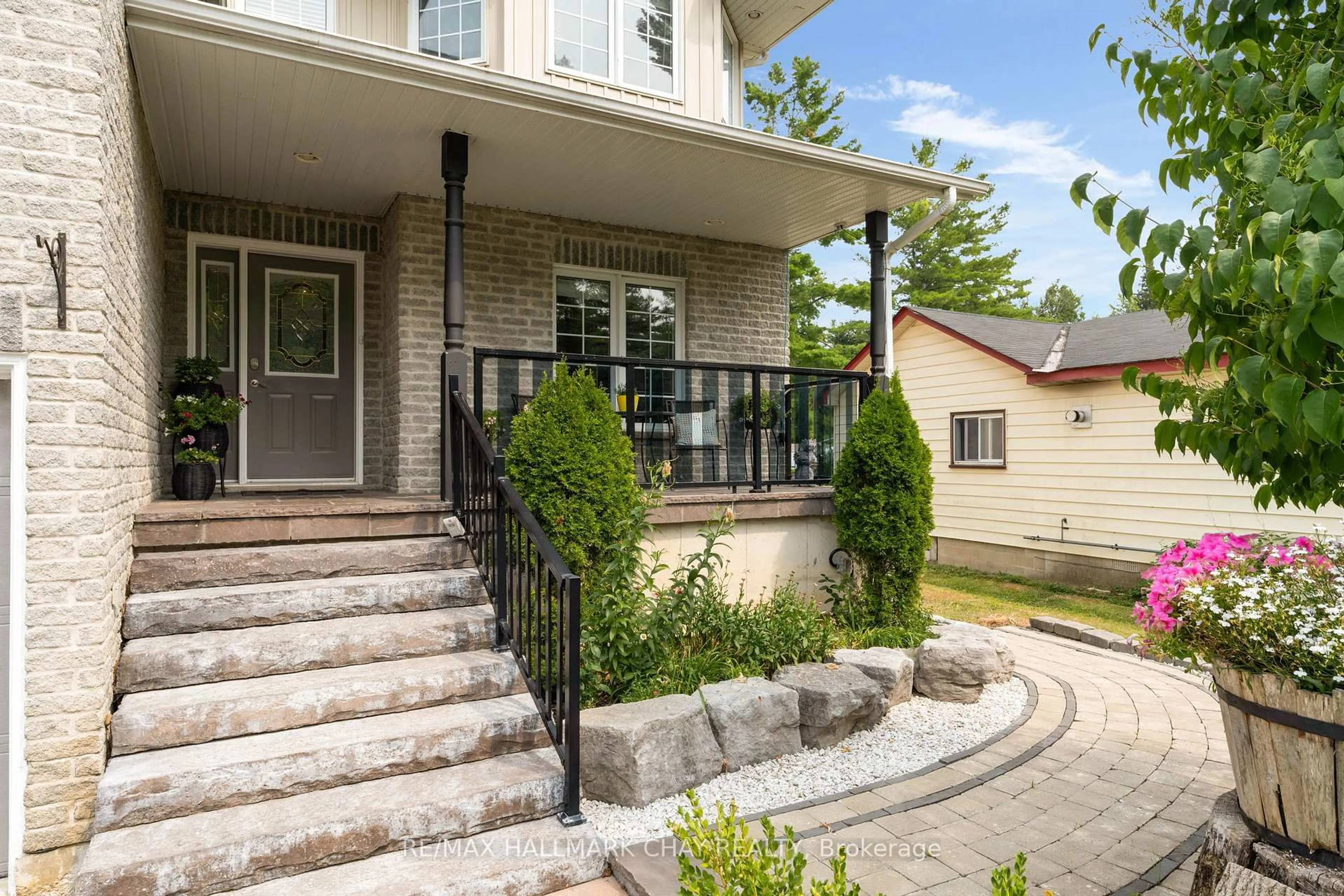 Home with brick exterior material, street for 3211 Oak St, Innisfil Ontario L9S 2K3