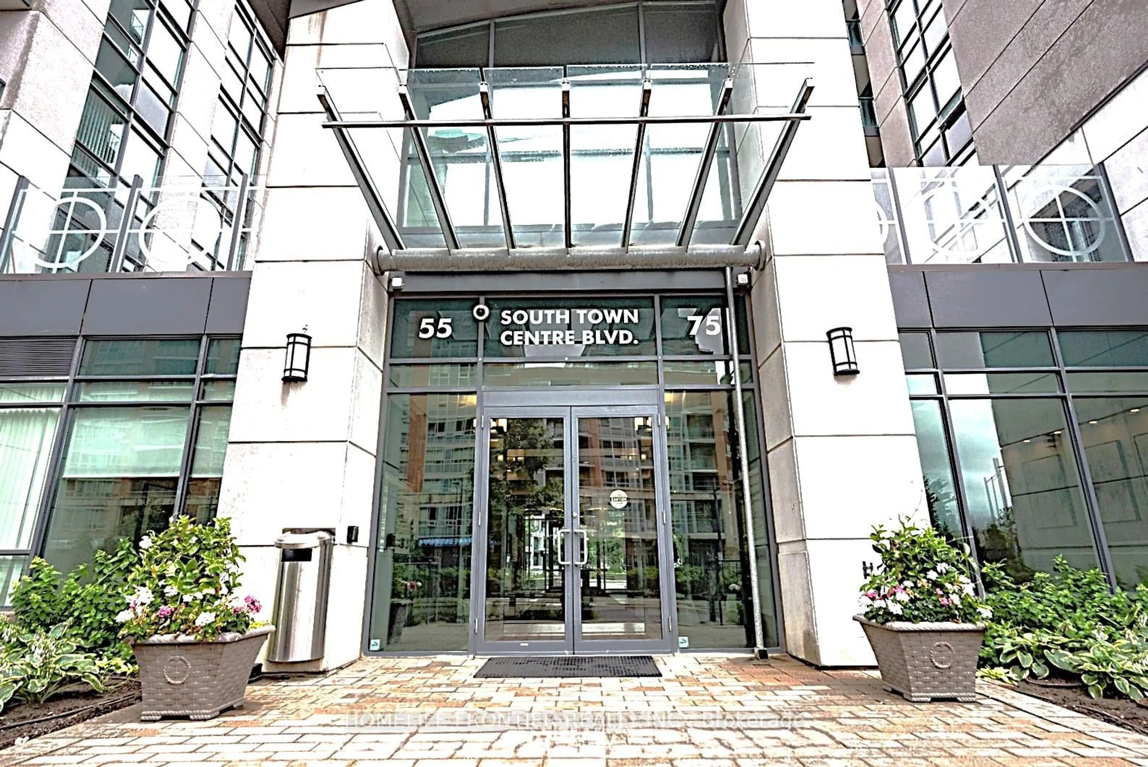 Indoor foyer for 55 South Town Centre Blvd #705, Markham Ontario L6G 0B3