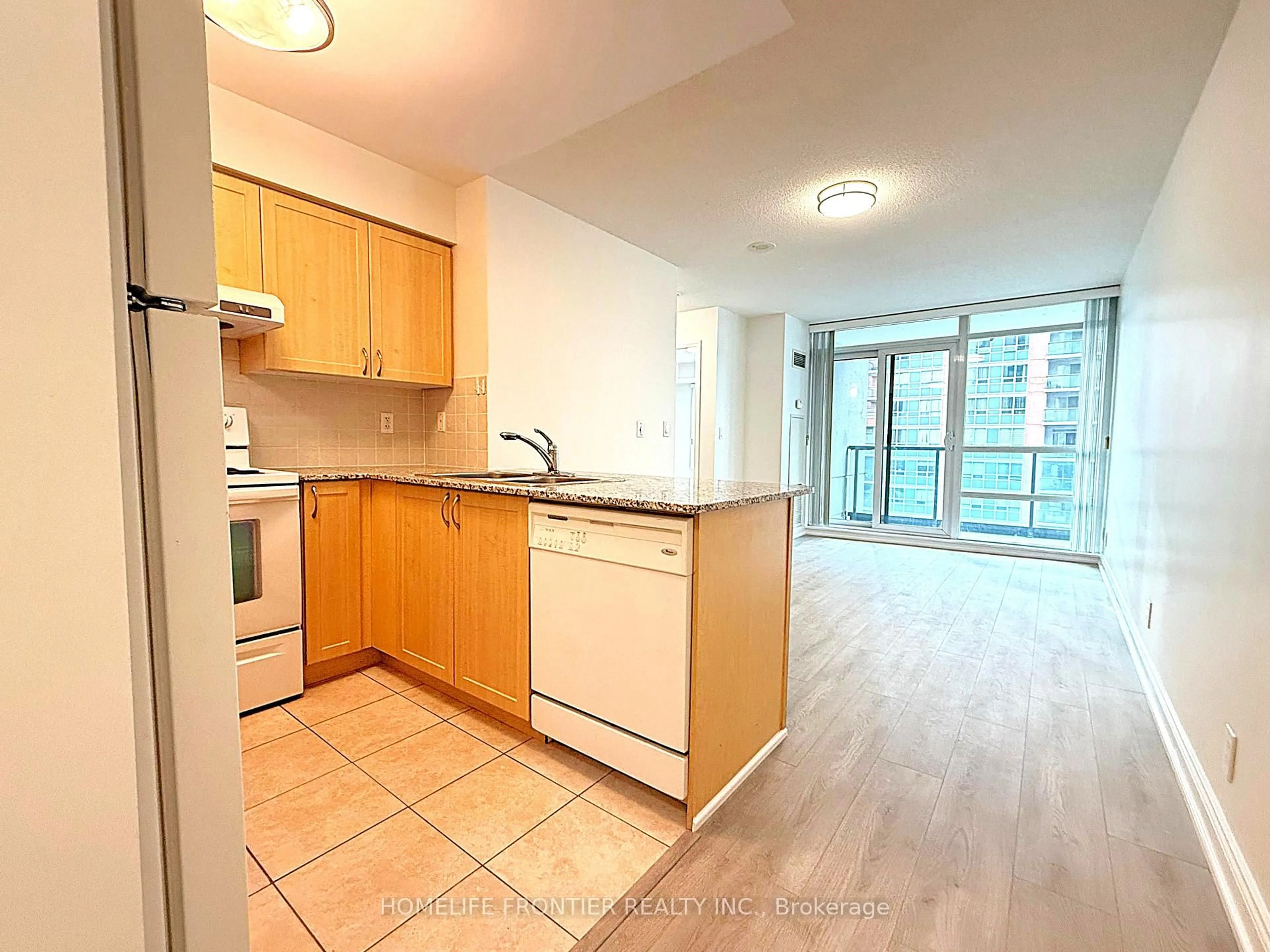 Standard kitchen, unknown for 55 South Town Centre Blvd #705, Markham Ontario L6G 0B3