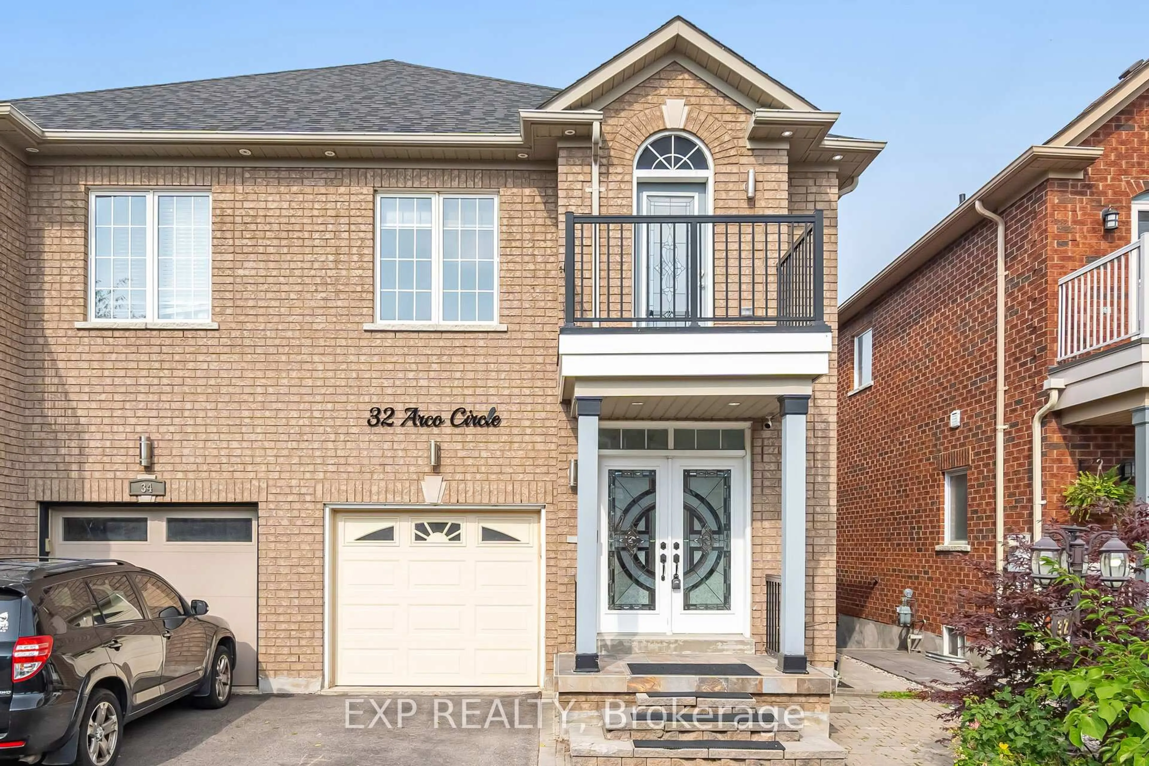 Home with brick exterior material, street for 32 Arco Circ, Vaughan Ontario L6A 3Z7