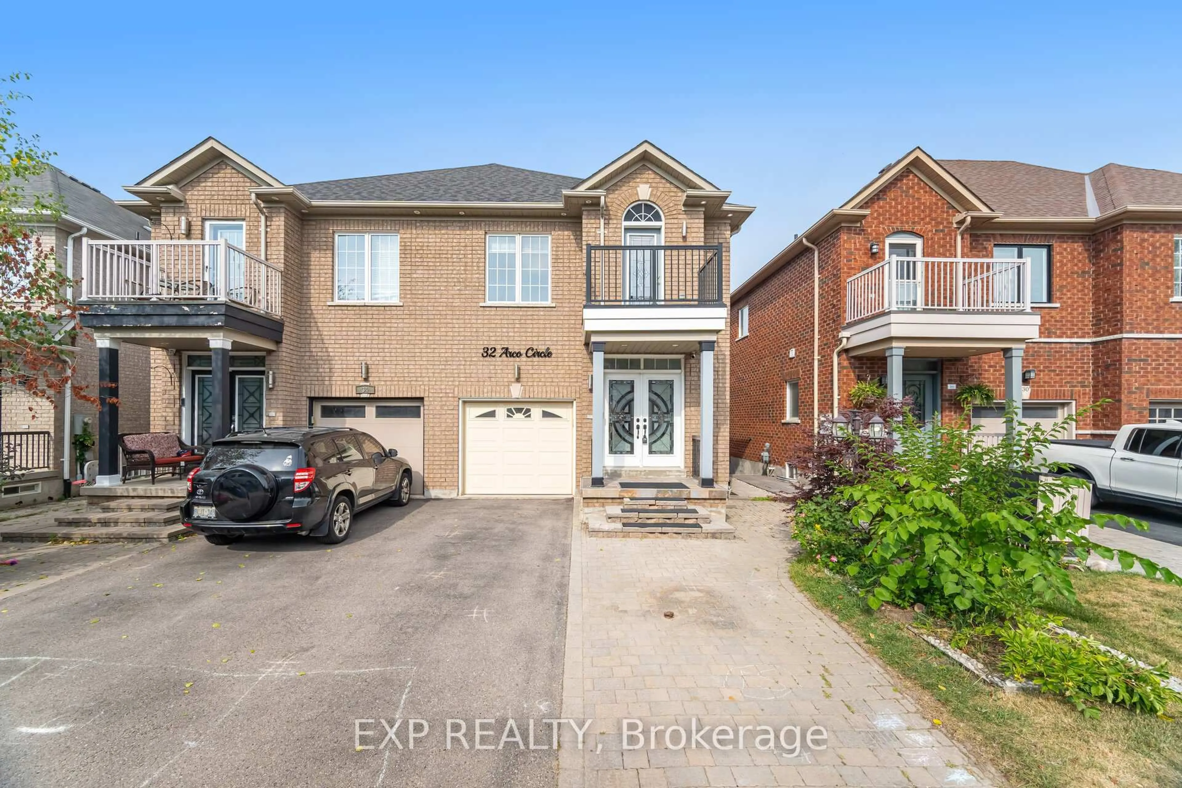 Home with brick exterior material, street for 32 Arco Circ, Vaughan Ontario L6A 3Z7