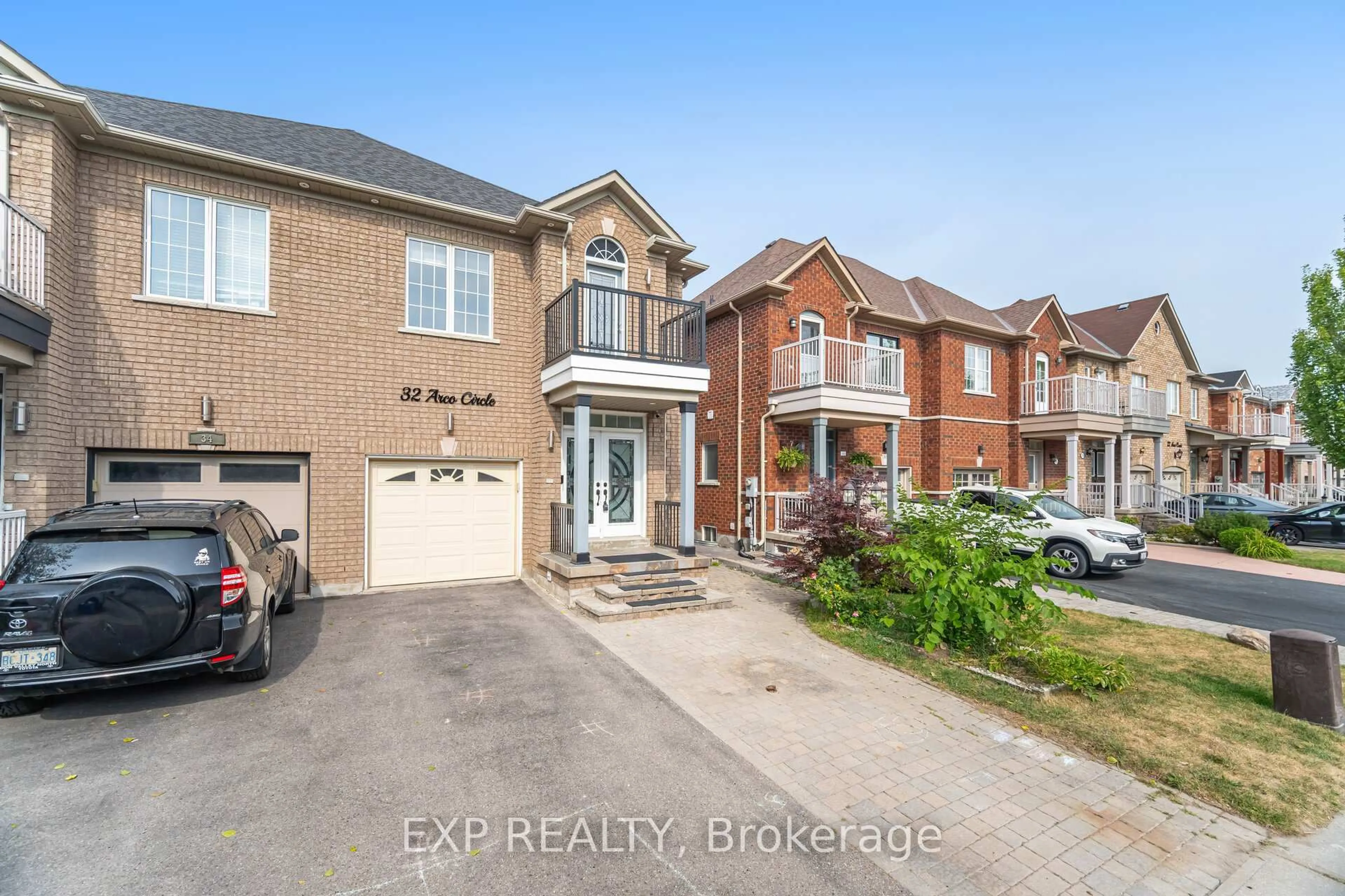 Home with brick exterior material, street for 32 Arco Circ, Vaughan Ontario L6A 3Z7