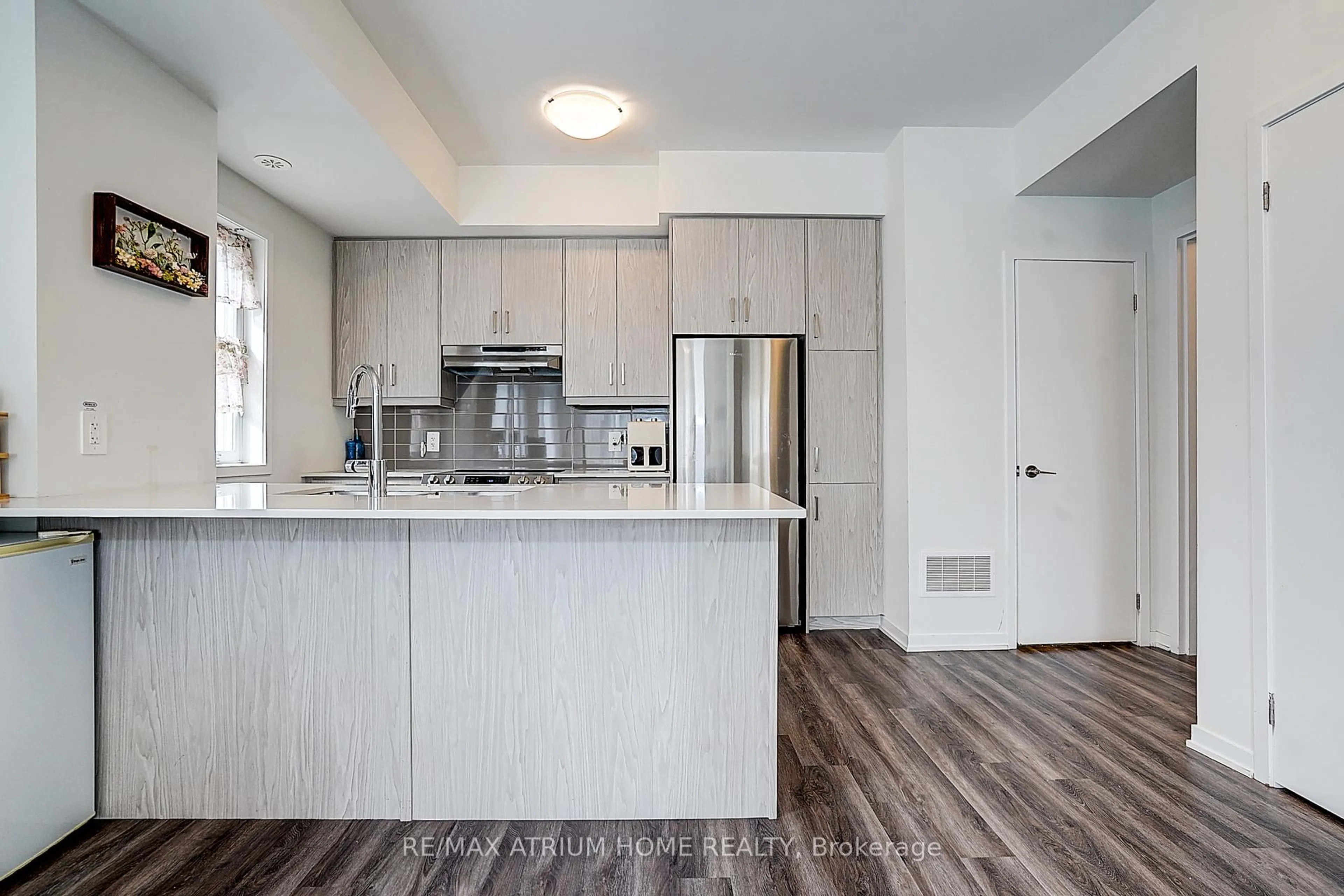 Open concept kitchen, unknown for 11 Honeycrisp Cres #14, Vaughan Ontario L4K 0N6