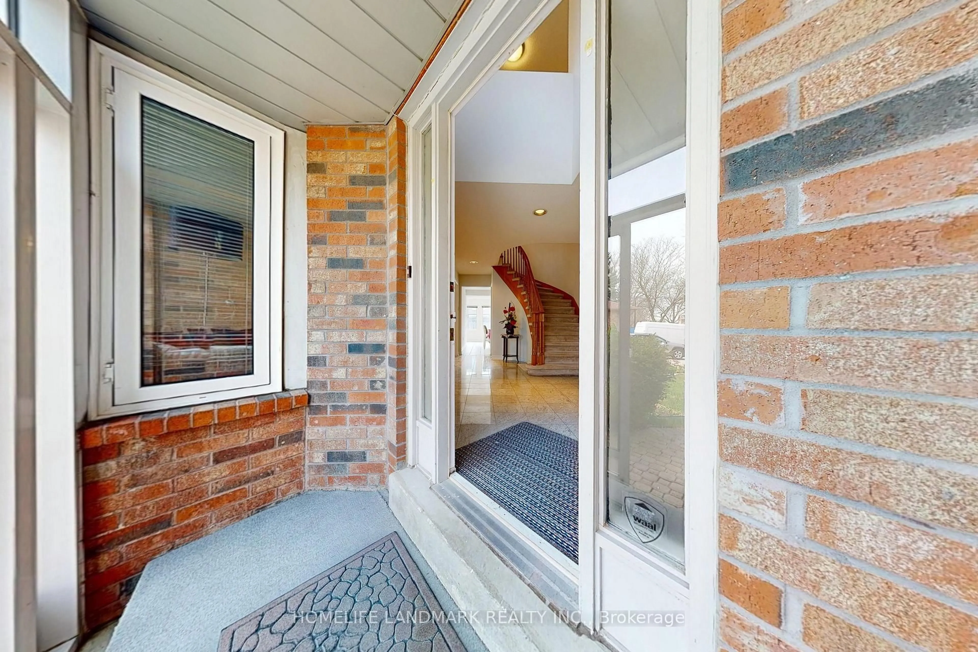 Indoor entryway for 7 Lancashire Rd, Markham Ontario L3R 8K9