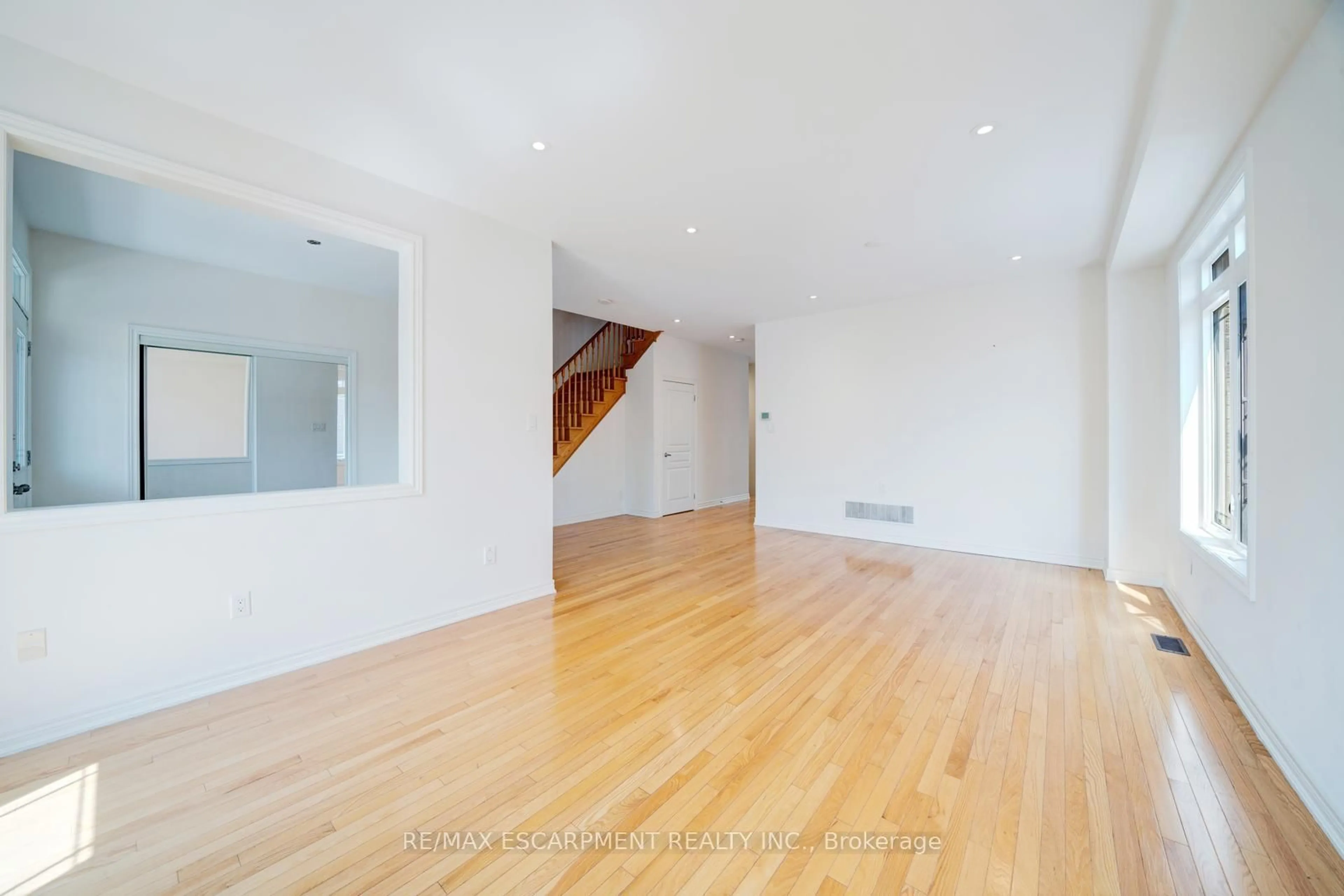 A pic of a room for 6 Weekes Ave, Richmond Hill Ontario L4E 0N2