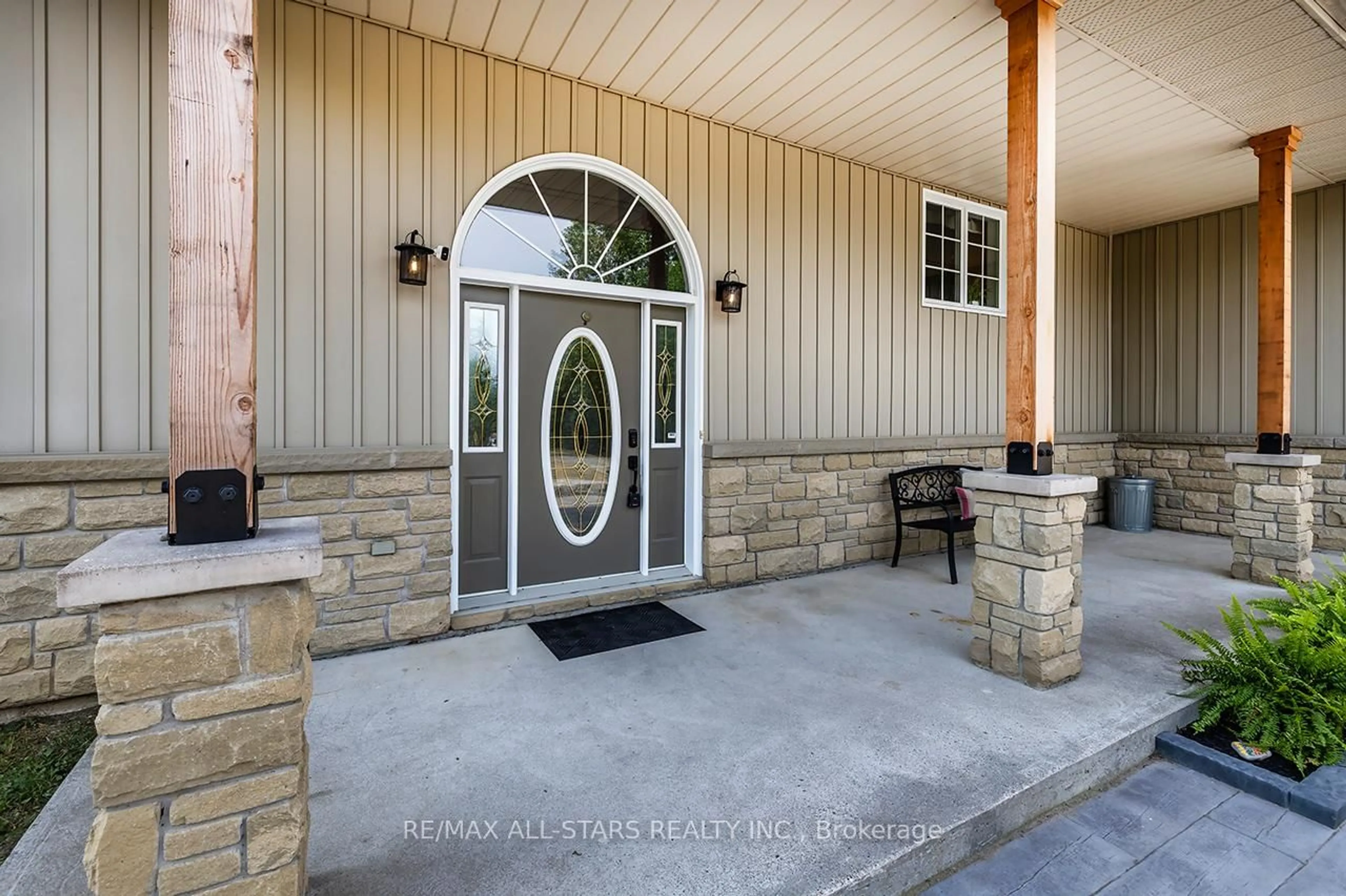 Indoor entryway for 2384 Concession 2 Rd, Brock Ontario L0C 1H0