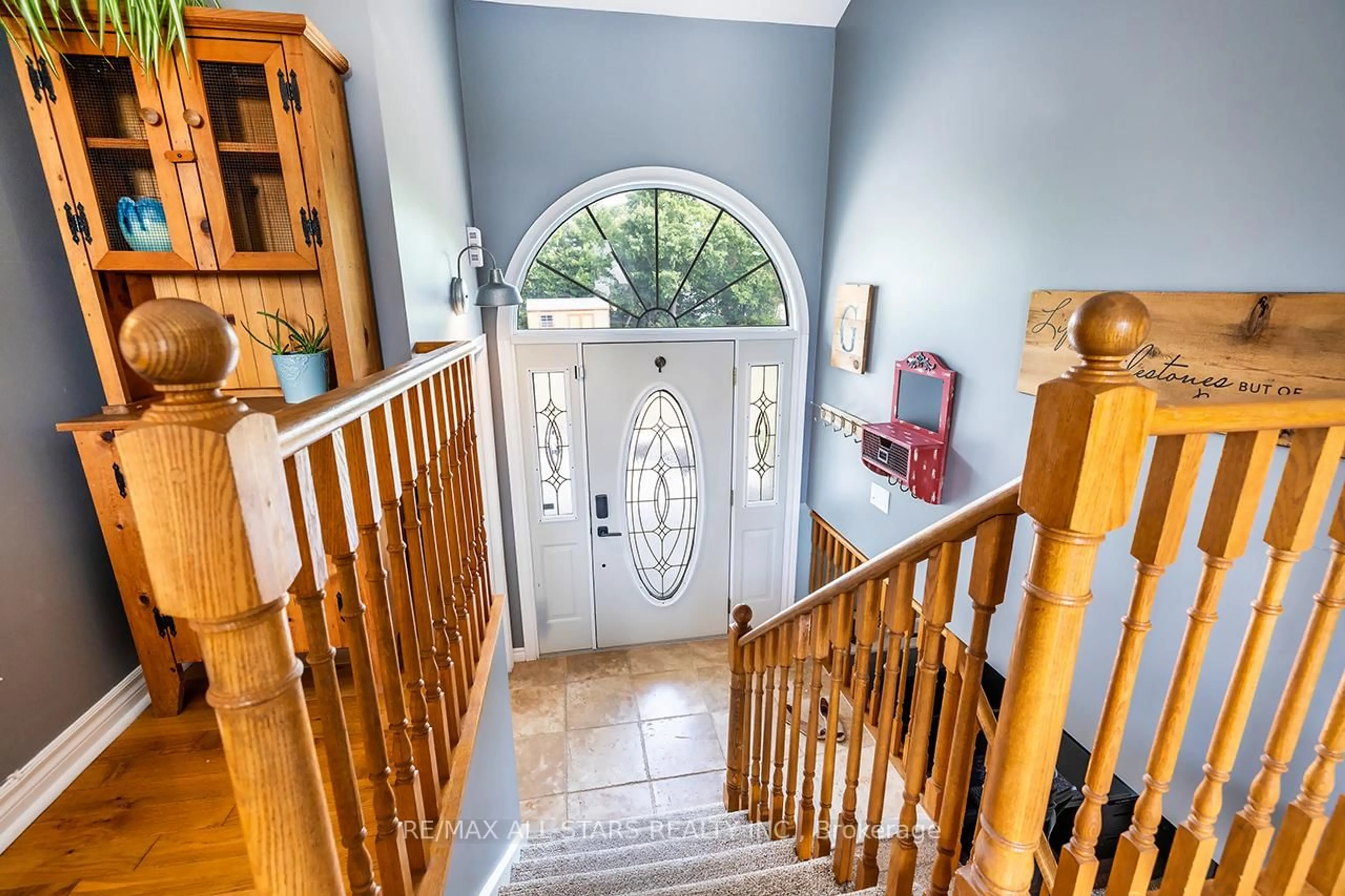 Indoor entryway for 2384 Concession 2 Rd, Brock Ontario L0C 1H0
