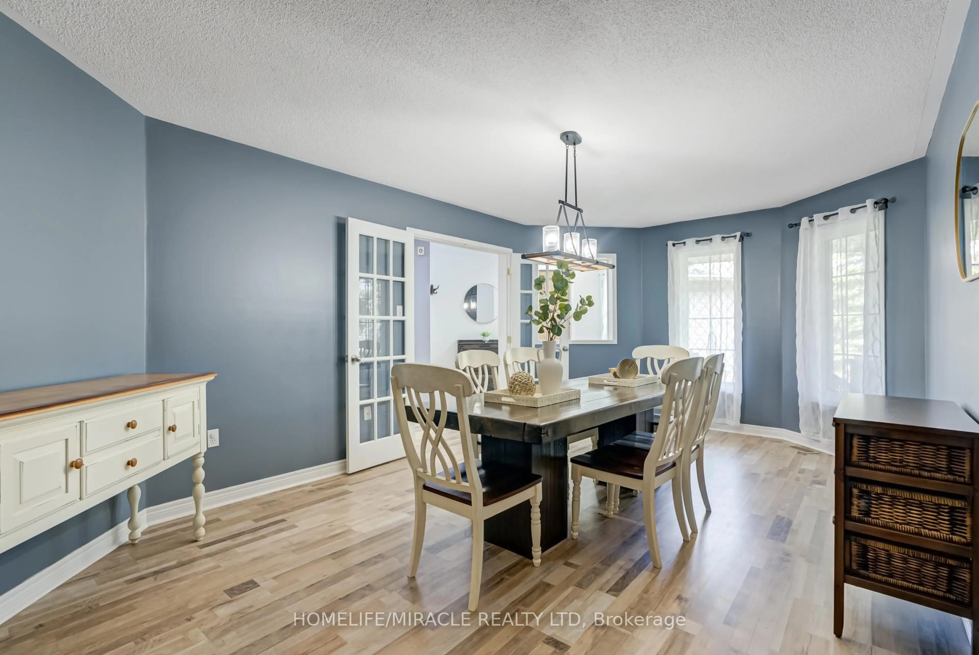 Dining room, wood/laminate floor for 146 8th Ave, New Tecumseth Ontario L9R 1Z8