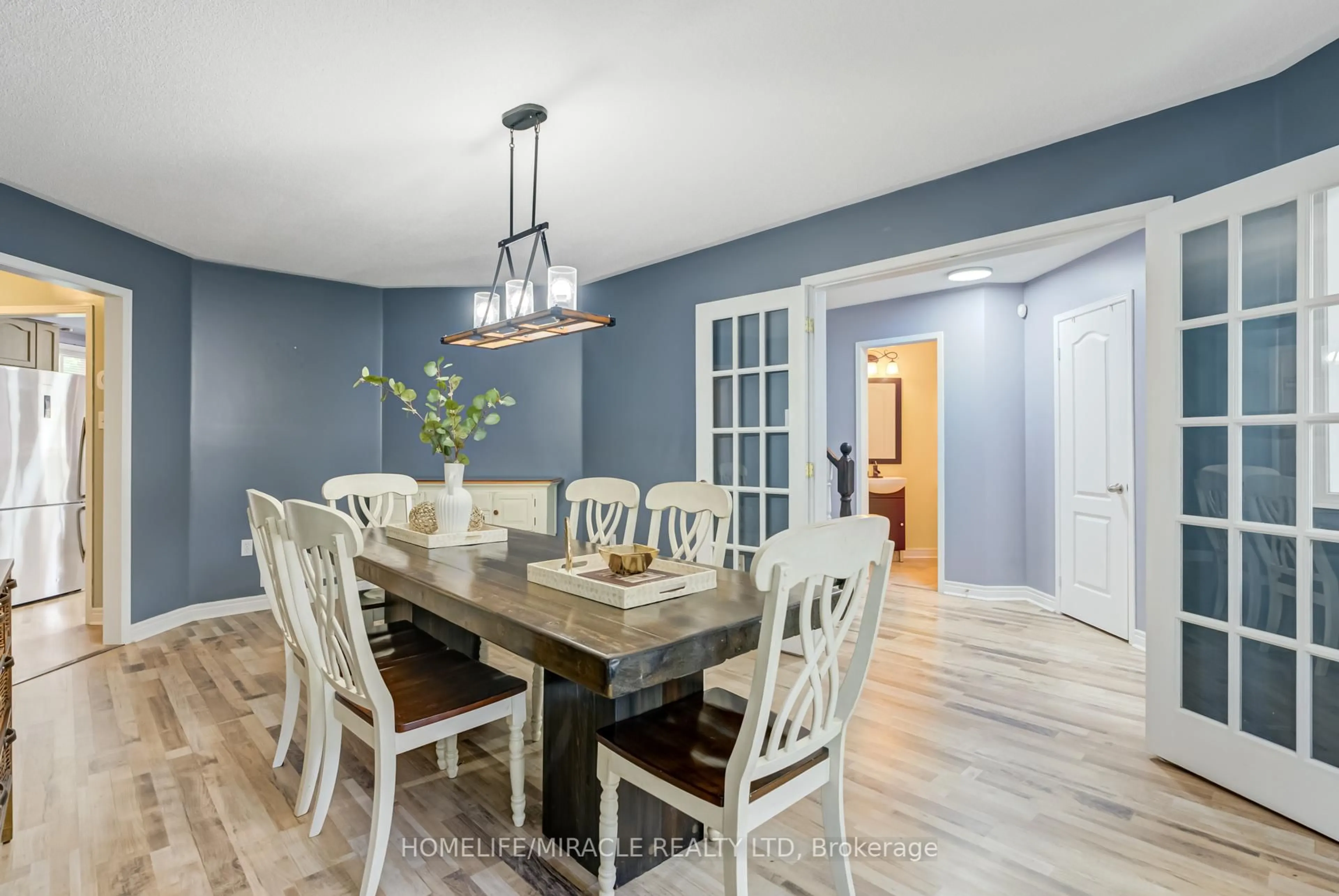 Dining room, wood/laminate floor for 146 8th Ave, New Tecumseth Ontario L9R 1Z8