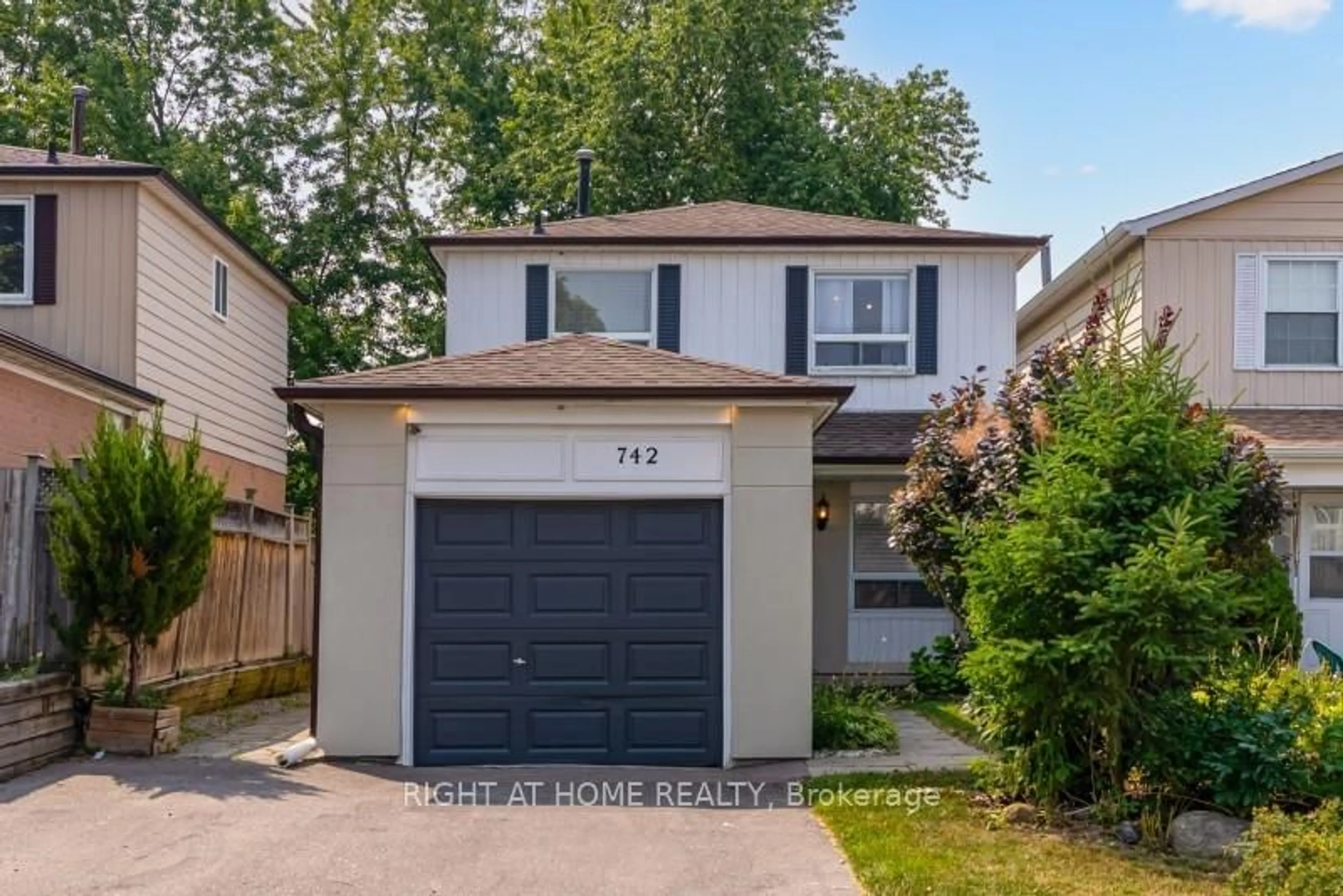 Unknown for 742 Beman Dr, Newmarket Ontario L3Y 4Z2