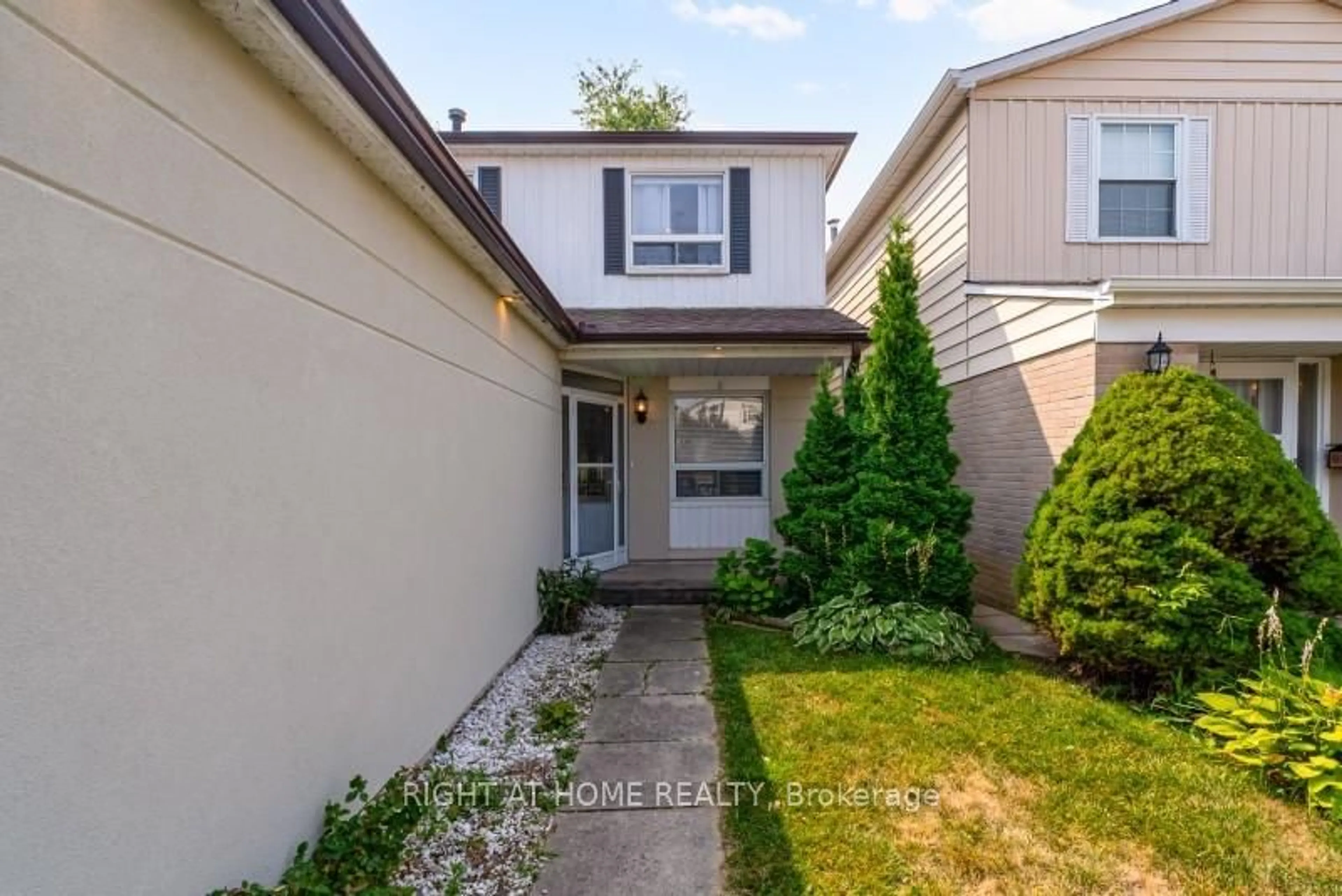 Home with vinyl exterior material, street for 742 Beman Dr, Newmarket Ontario L3Y 4Z2