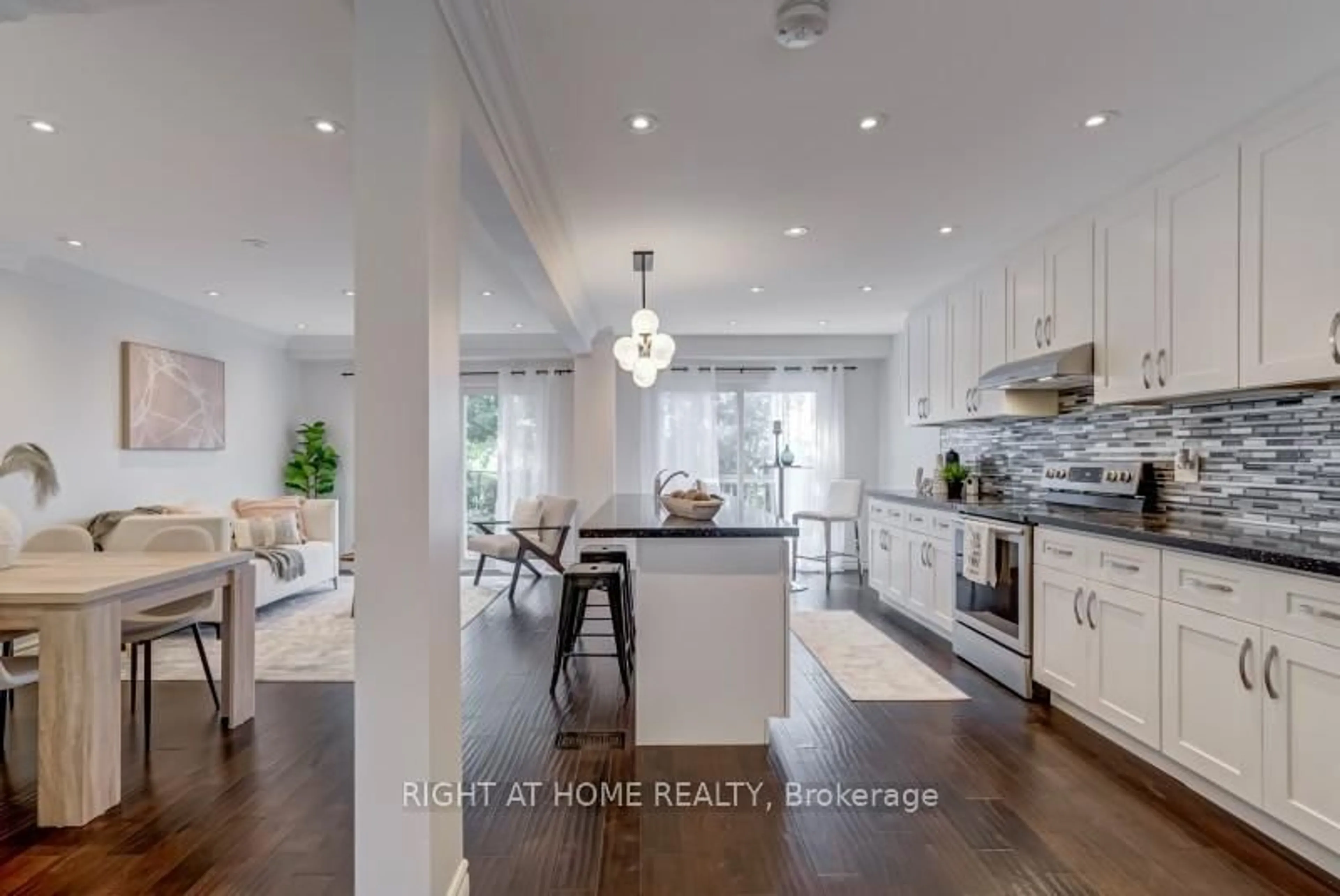Open concept kitchen, unknown for 742 Beman Dr, Newmarket Ontario L3Y 4Z2