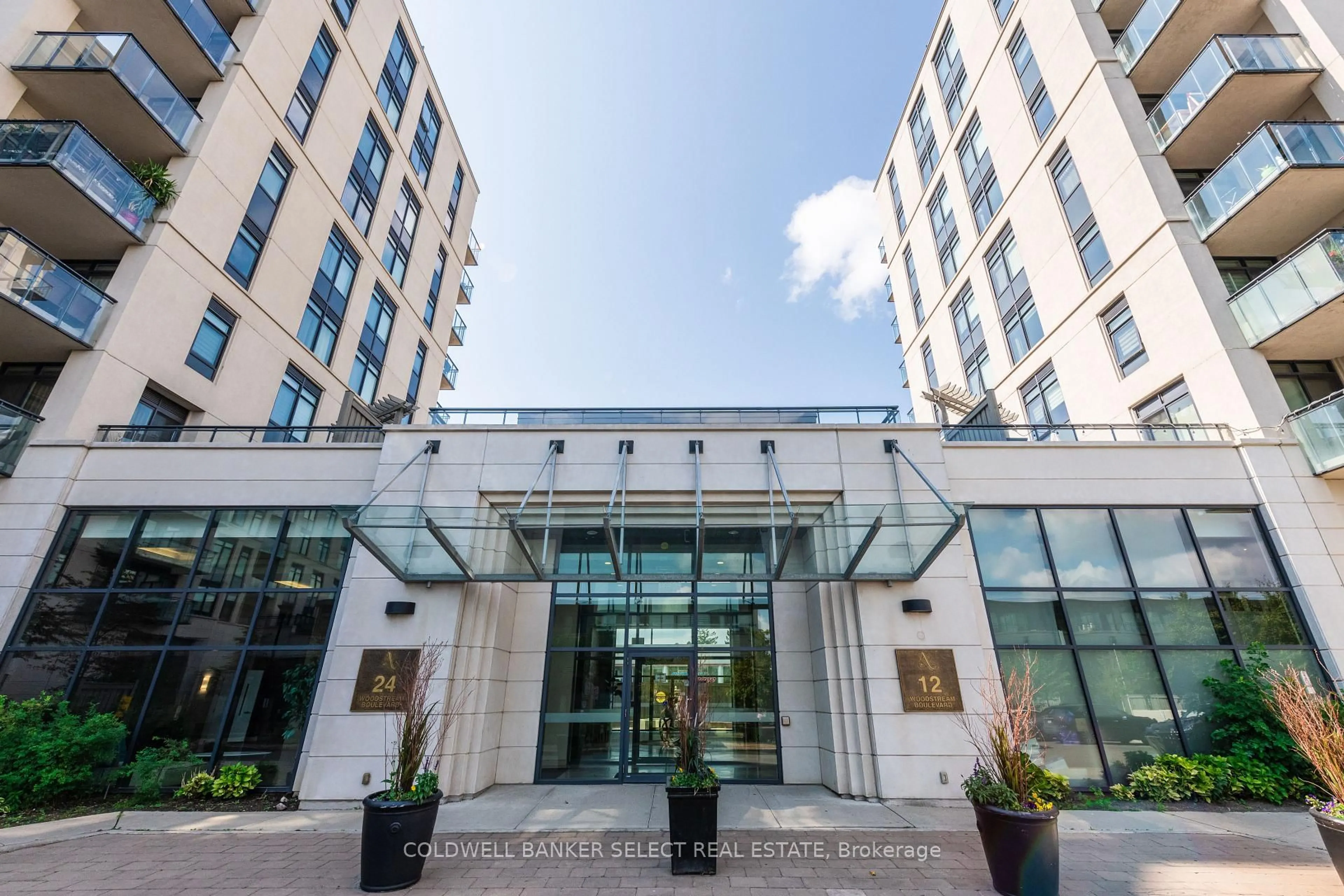 Indoor foyer for 12 Woodstream Blvd #508, Vaughan Ontario L4L 8C3