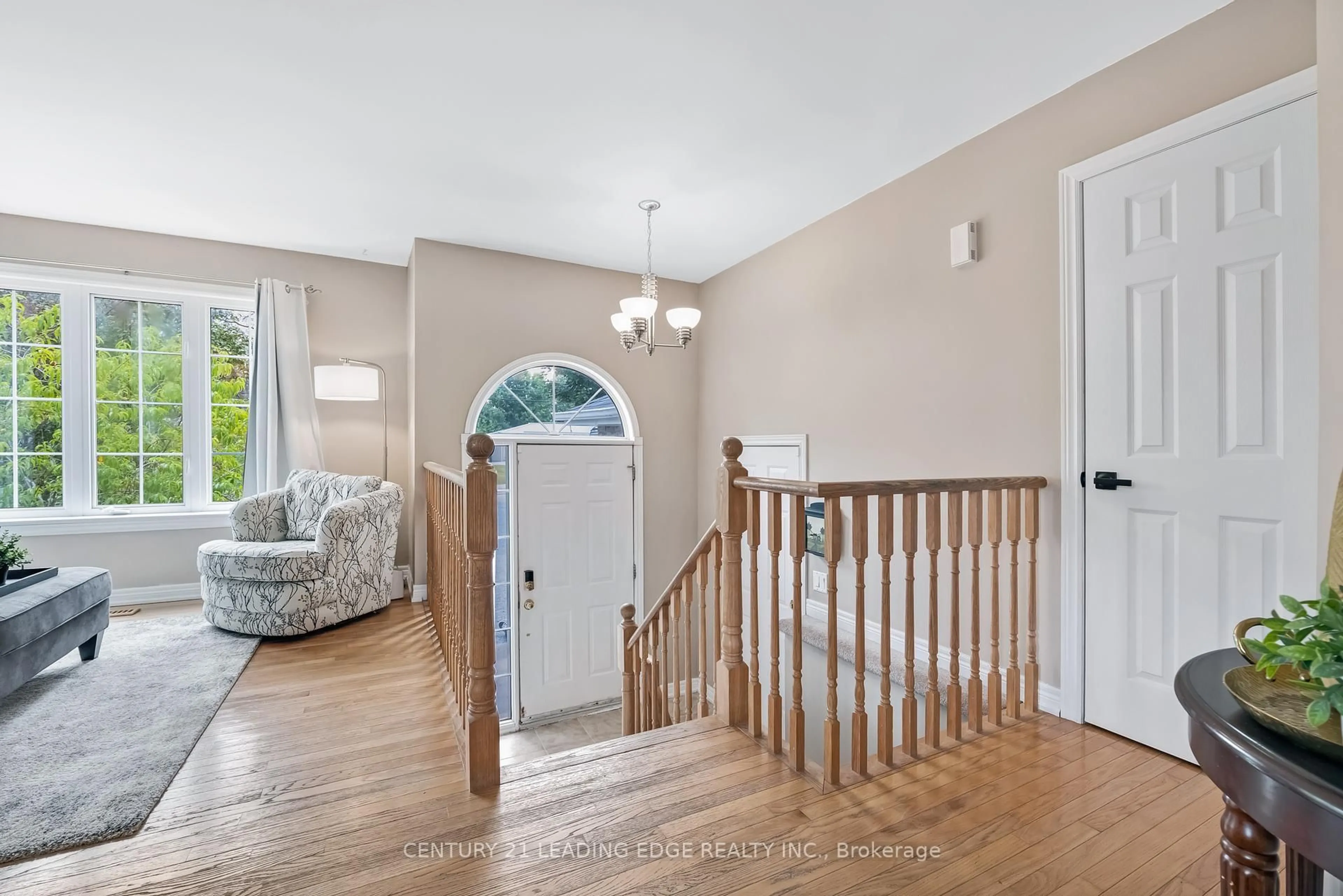 Indoor entryway for 56 Riverview Beach Rd, Georgina Ontario L0E 1N0