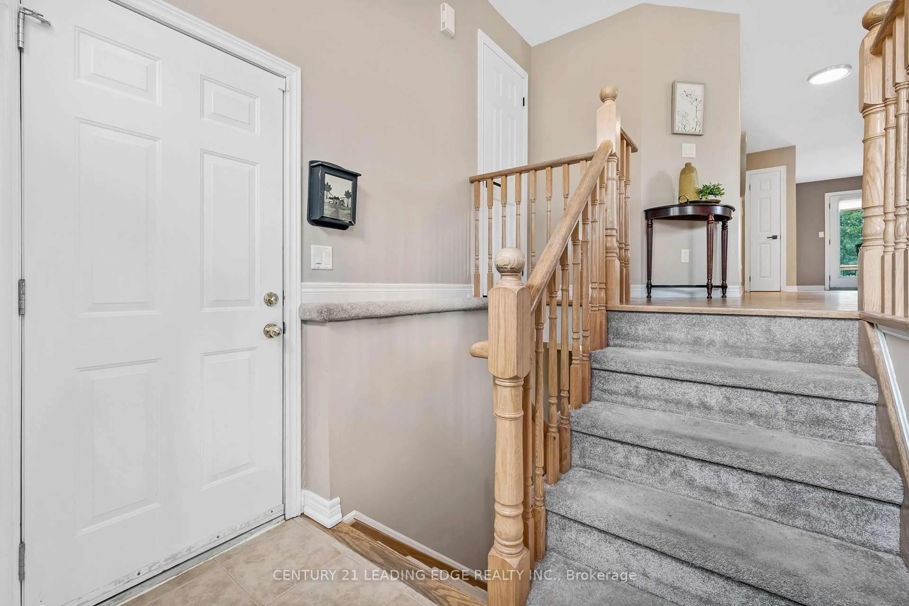 Indoor entryway for 56 Riverview Beach Rd, Georgina Ontario L0E 1N0