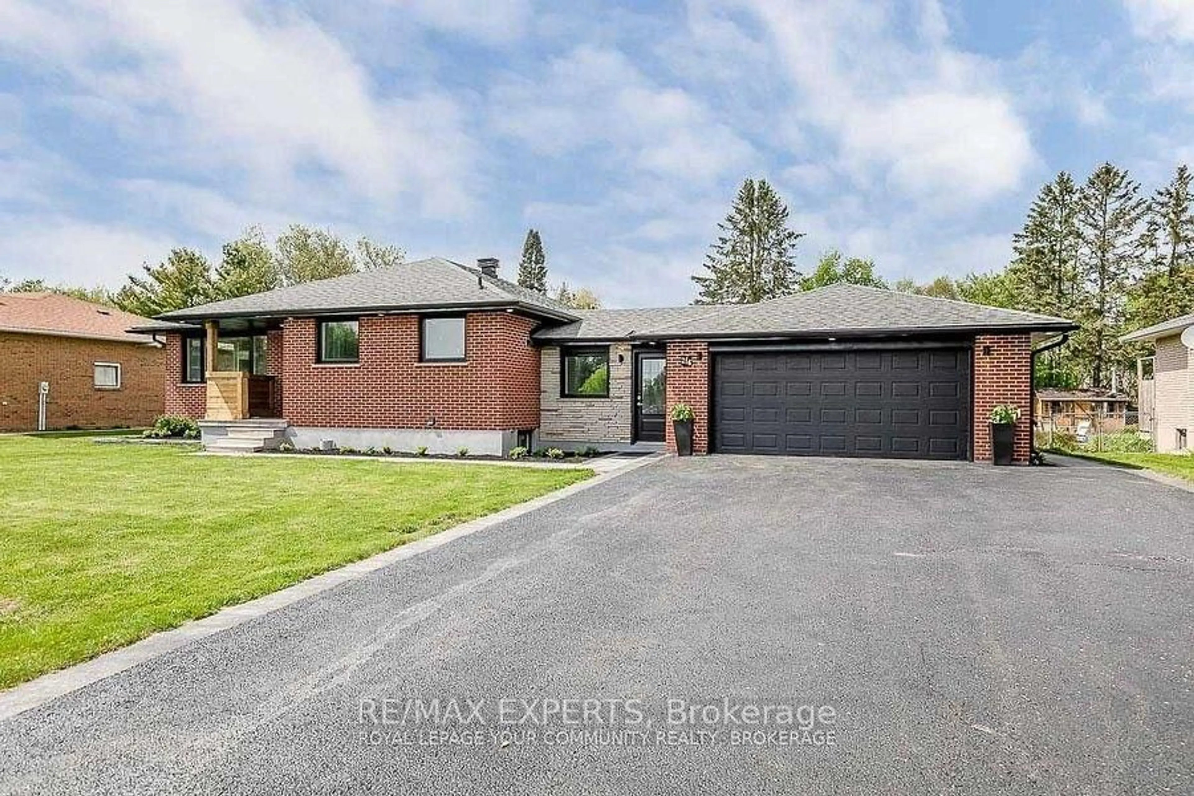 Home with brick exterior material, street for 216 Glenn Ave, Innisfil Ontario L9S 1C4