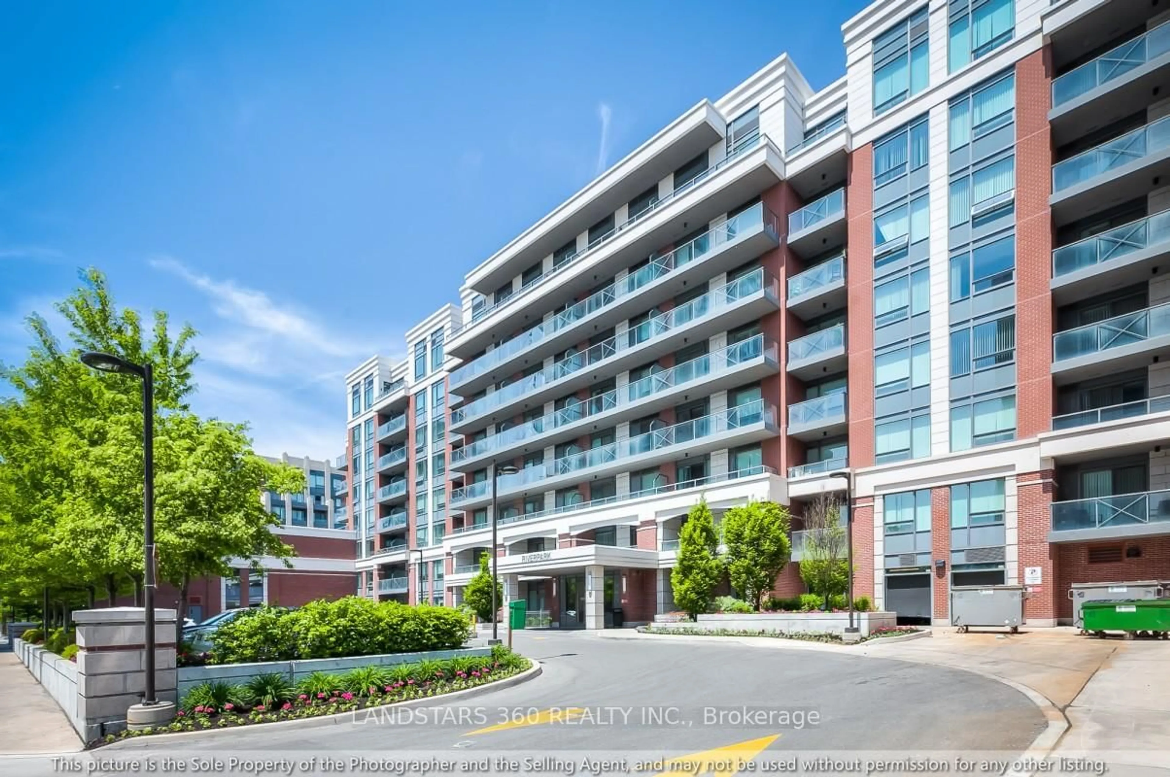 Indoor foyer for 8228 Birchmount Rd #529, Markham Ontario L3R 1A6
