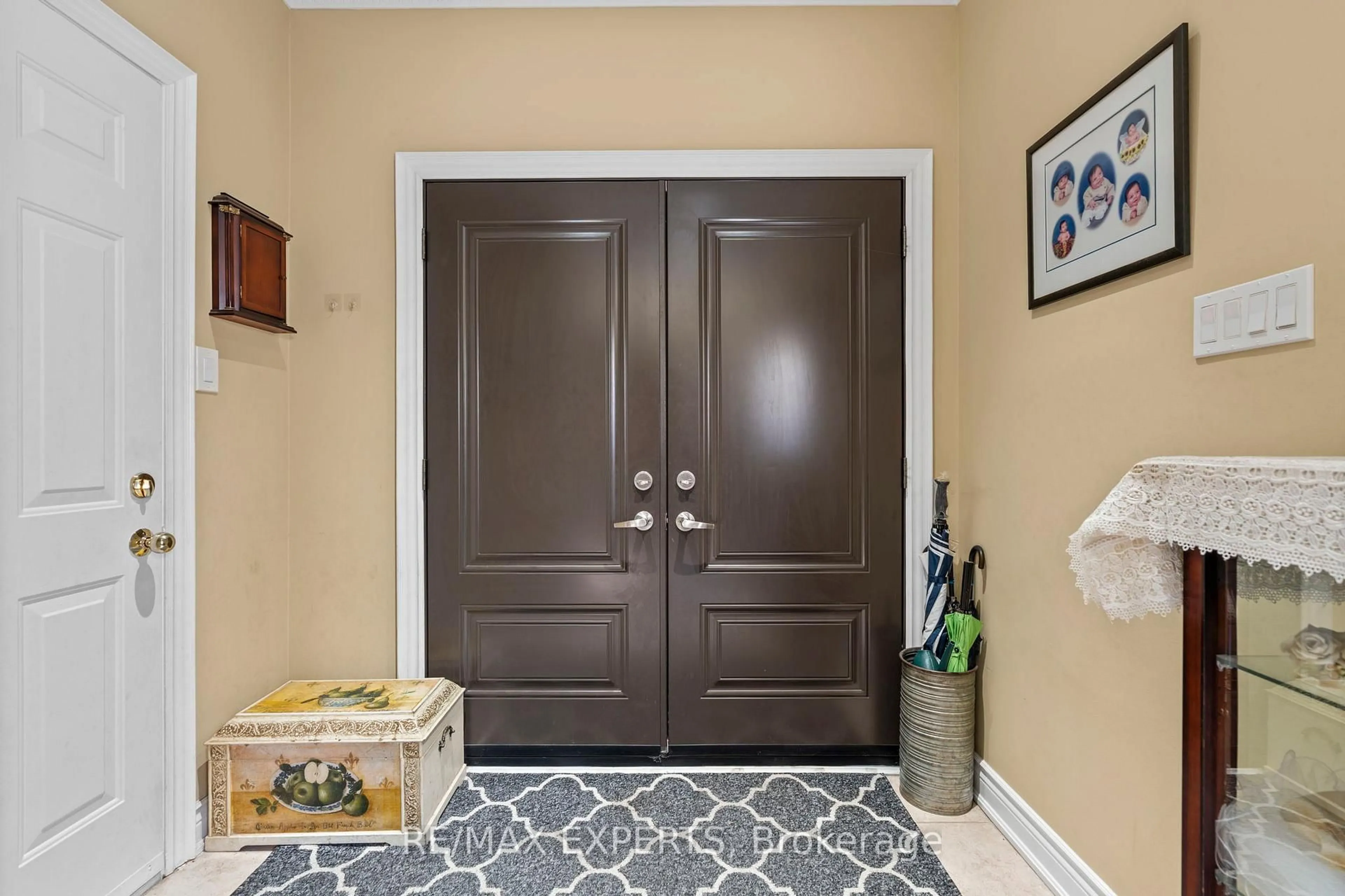Indoor entryway for 43 Water Garden Lane, Vaughan Ontario L4H 1N2