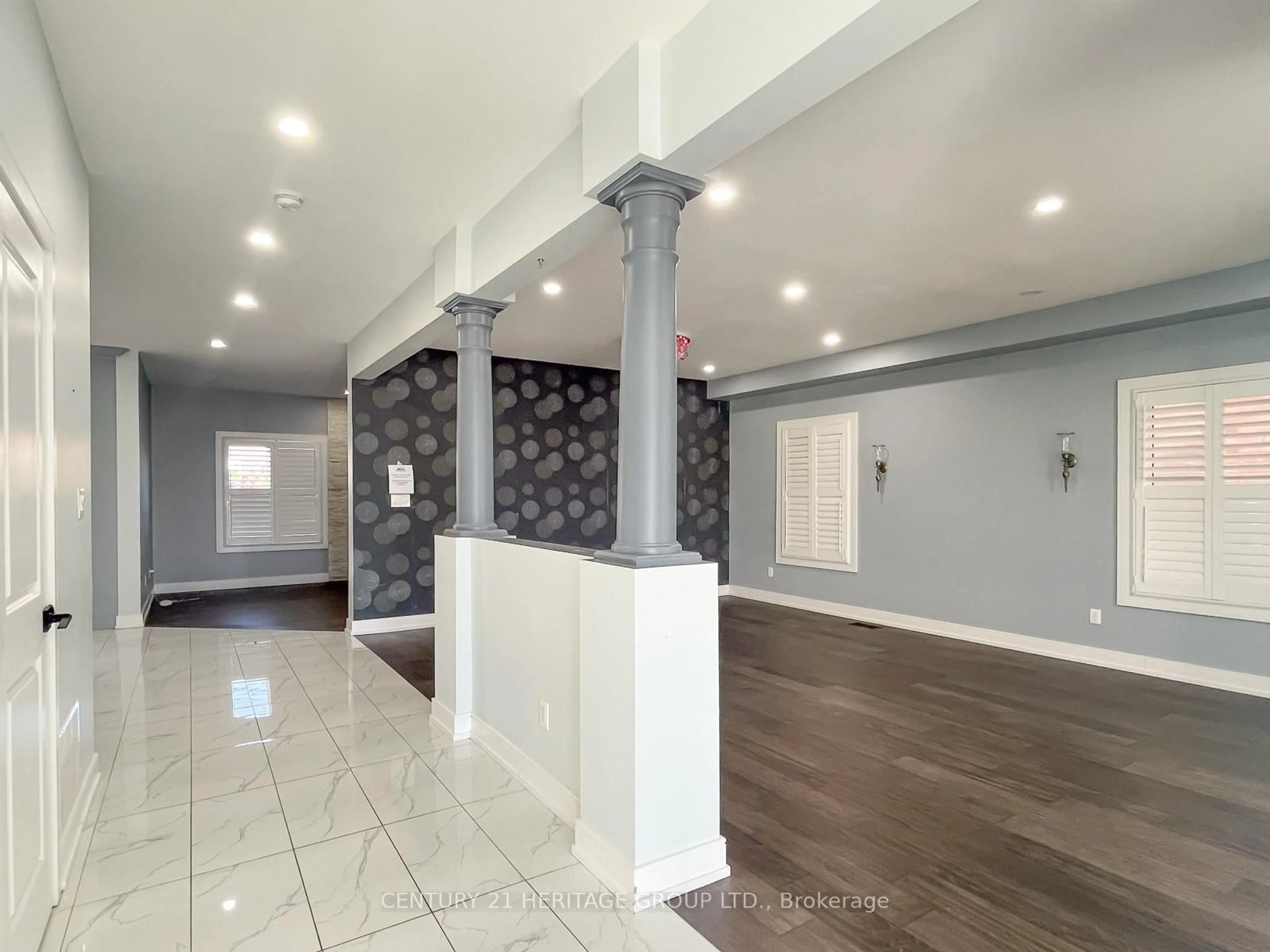 Indoor foyer for 69 Greenwood Rd, Whitchurch-Stouffville Ontario L4A 0N8