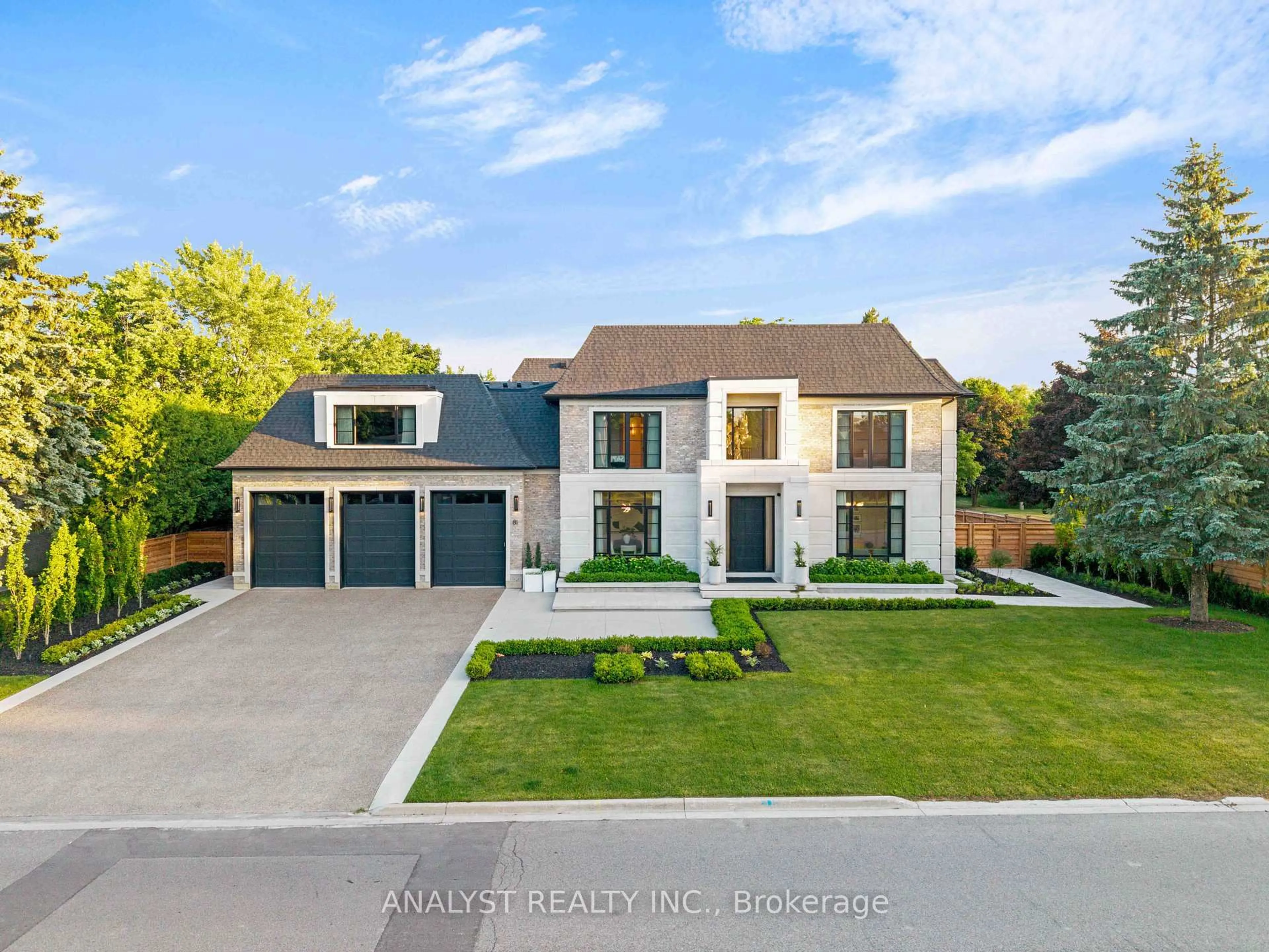 A pic from outside/outdoor area/front of a property/back of a property/a pic from drone, street for 81 Ellis Ave, King Ontario L0G 1N0