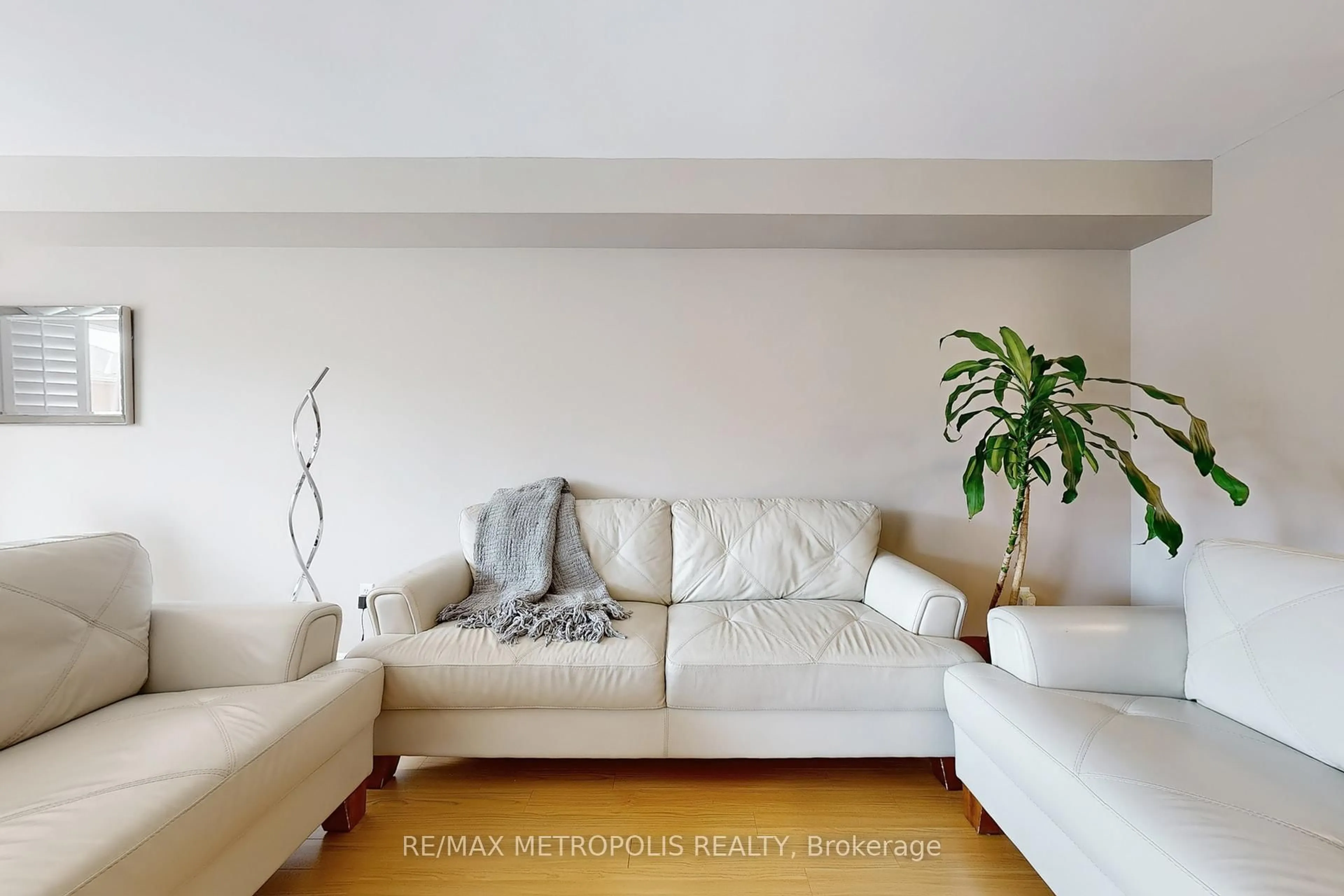 Living room with furniture, unknown for 175 Roxbury St, Markham Ontario L3S 3T5