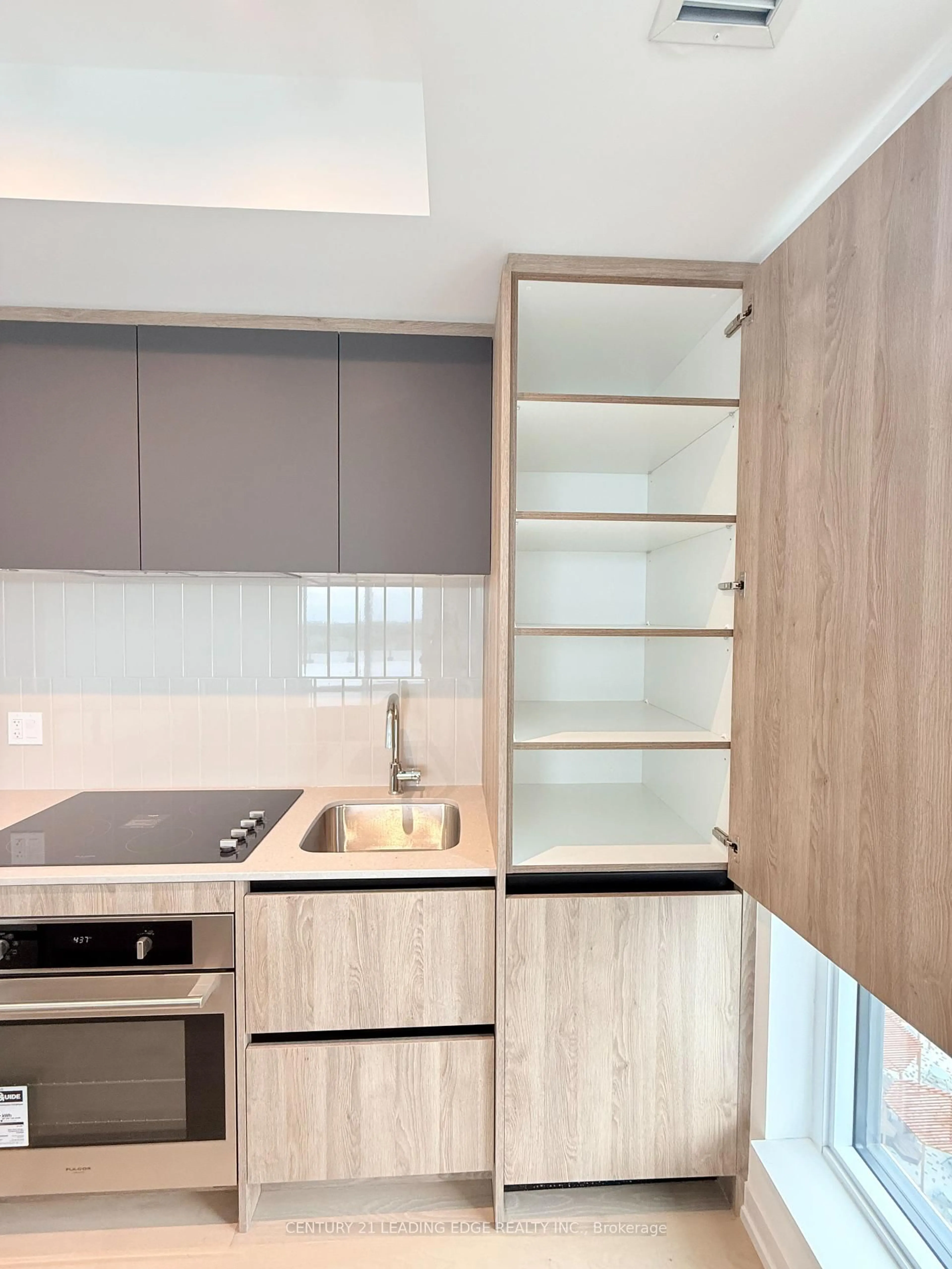 Standard kitchen, wood/laminate floor for 8 Beverley Glen Blvd #909, Vaughan Ontario L4J 0L5