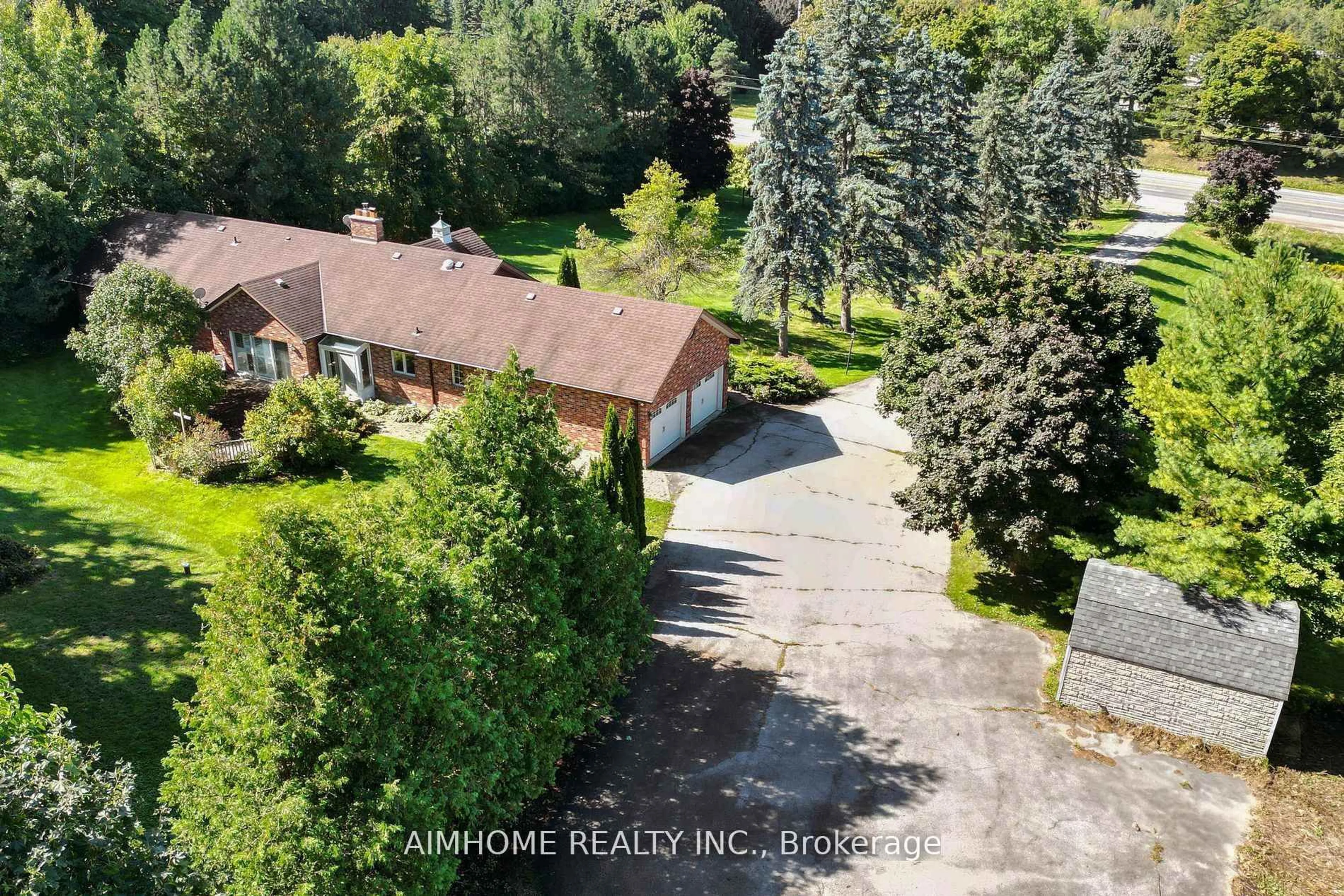 A pic from outside/outdoor area/front of a property/back of a property/a pic from drone, street for 12301 Keele St, Vaughan Ontario L6A 2B3
