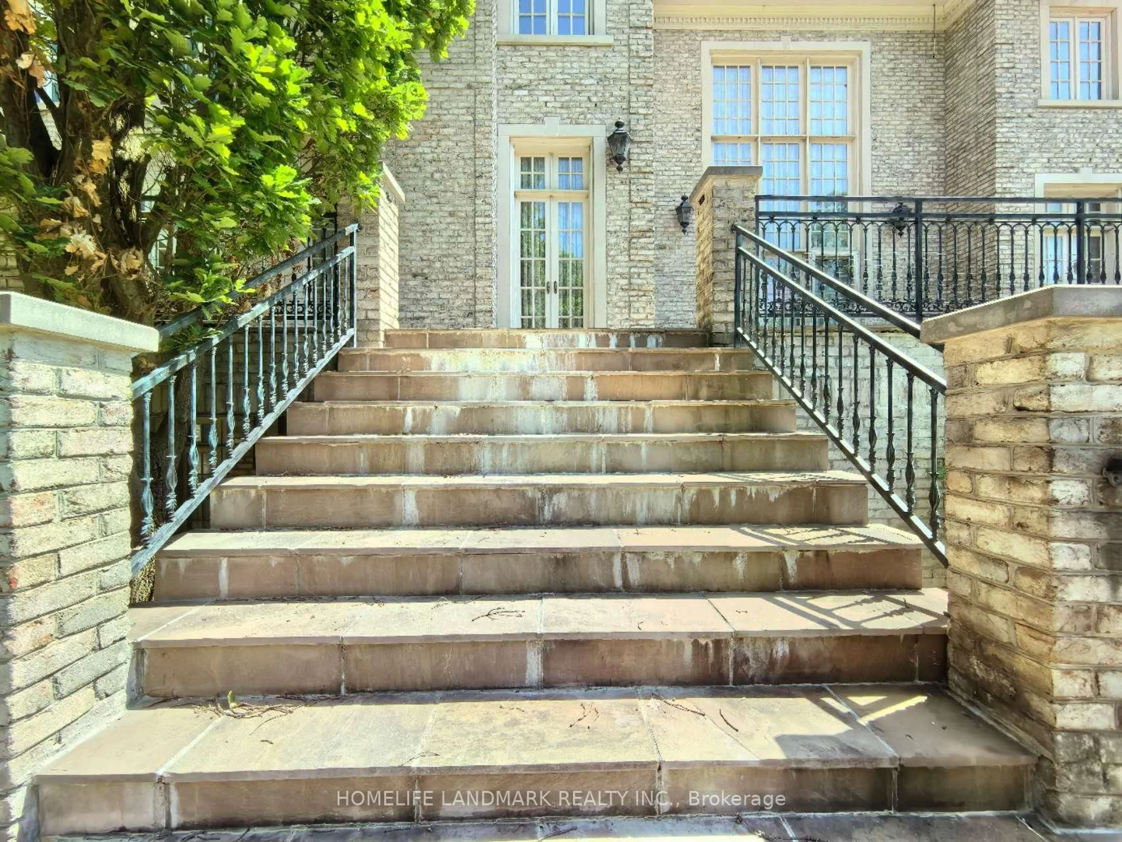Stairs for 42 Maryvale Cres, Richmond Hill Ontario L4C 6P8