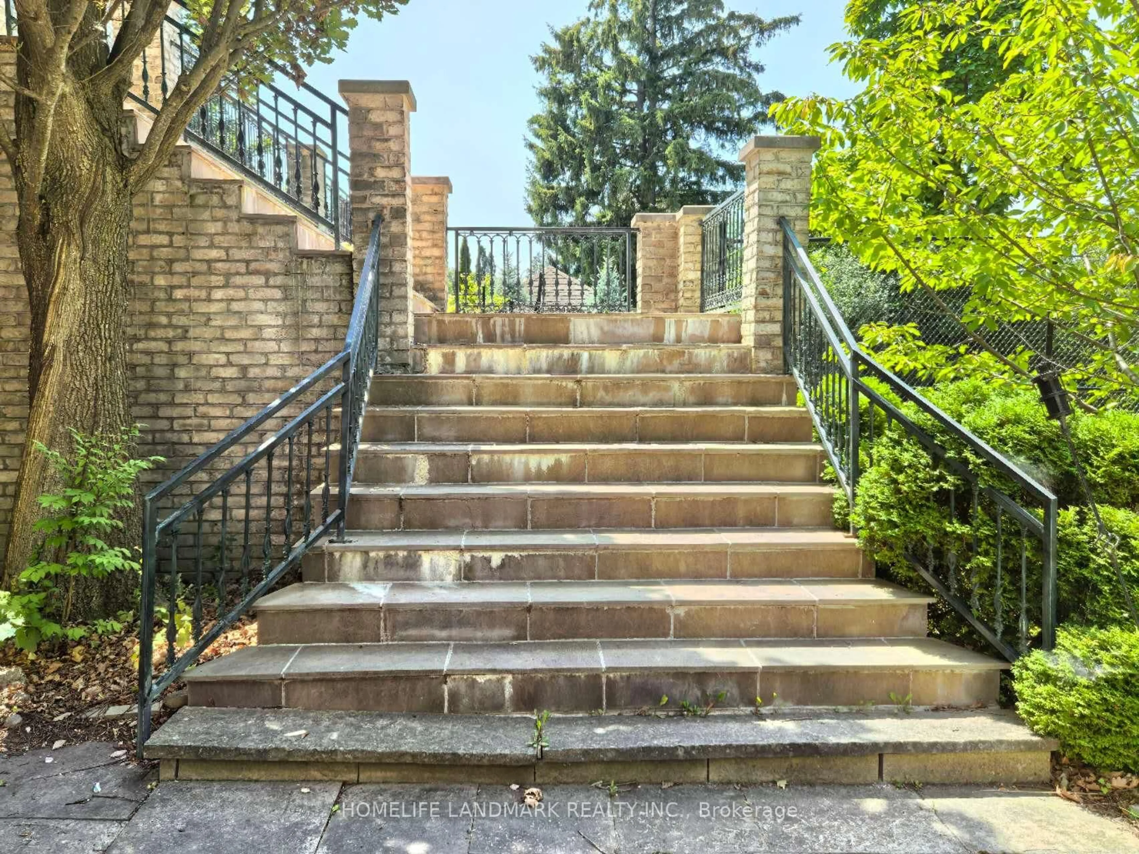 Stairs for 42 Maryvale Cres, Richmond Hill Ontario L4C 6P8