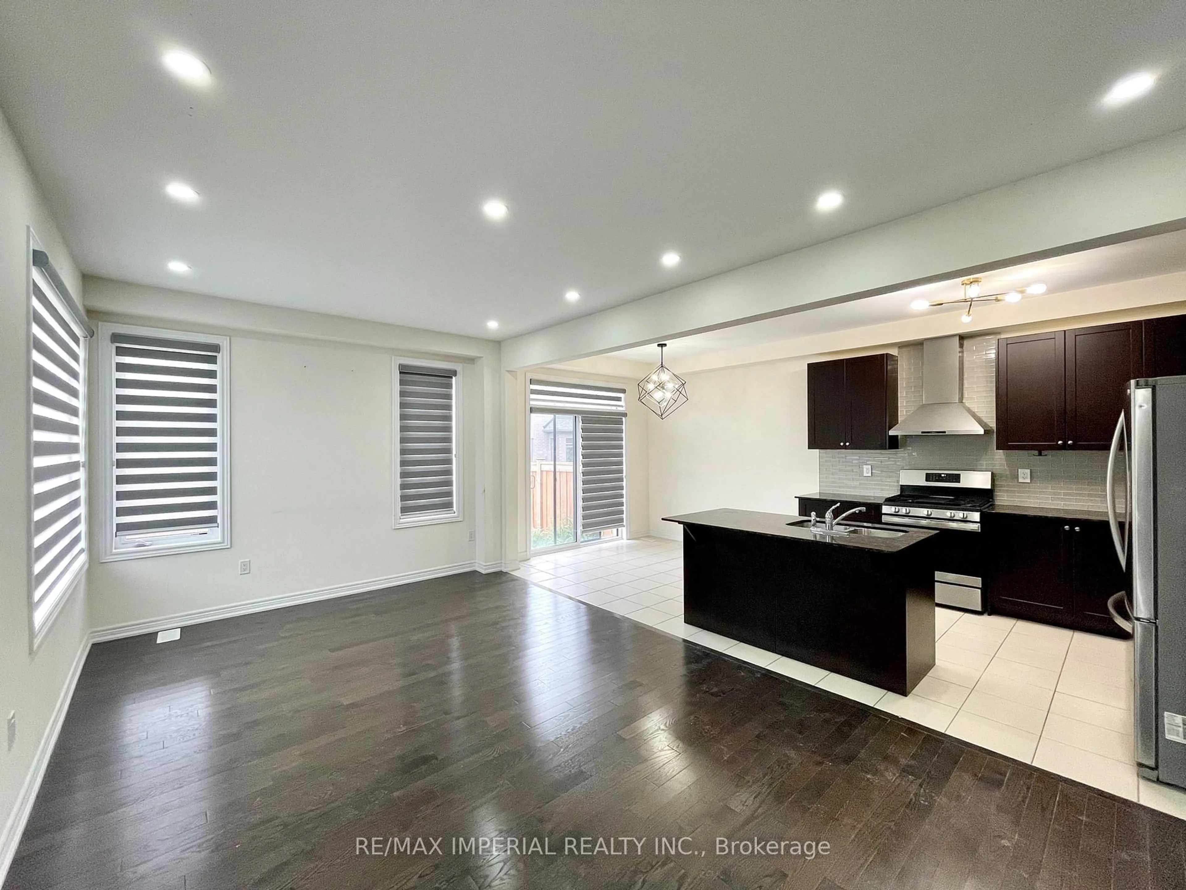 Open concept kitchen, unknown for 125 Wesmina Ave, Whitchurch-Stouffville Ontario L4A 4W5