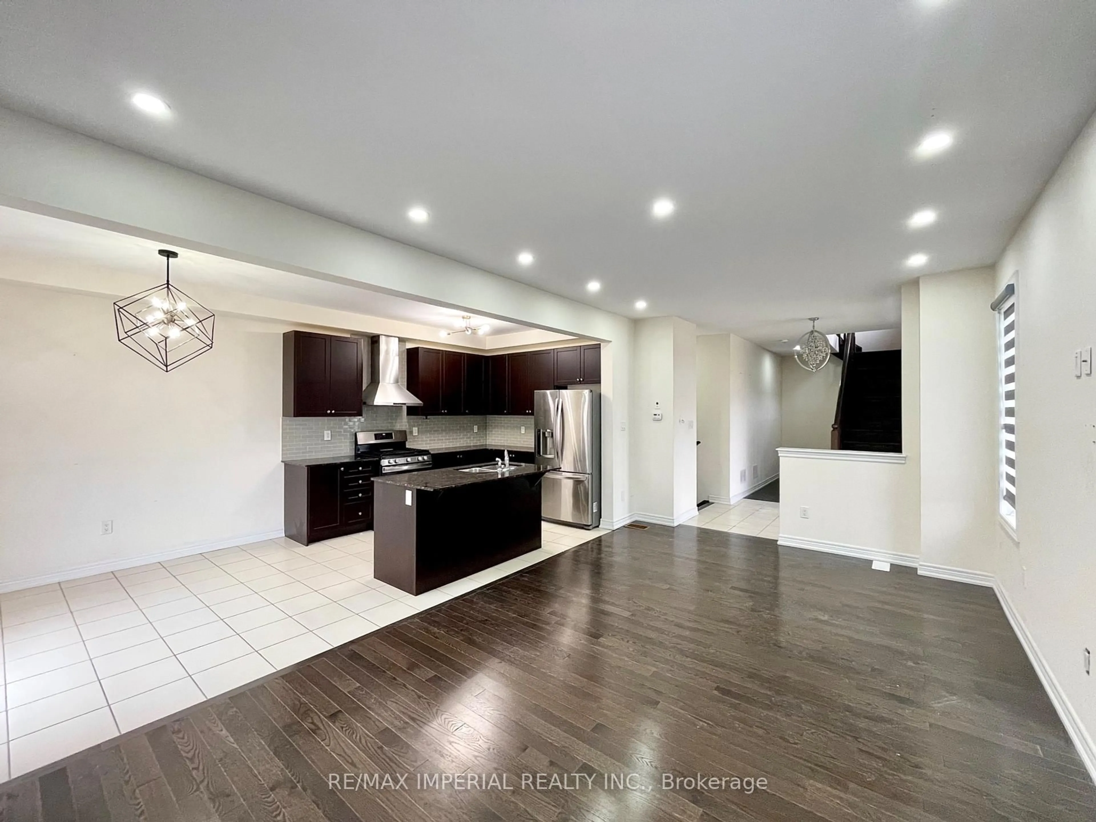 Open concept kitchen, unknown for 125 Wesmina Ave, Whitchurch-Stouffville Ontario L4A 4W5