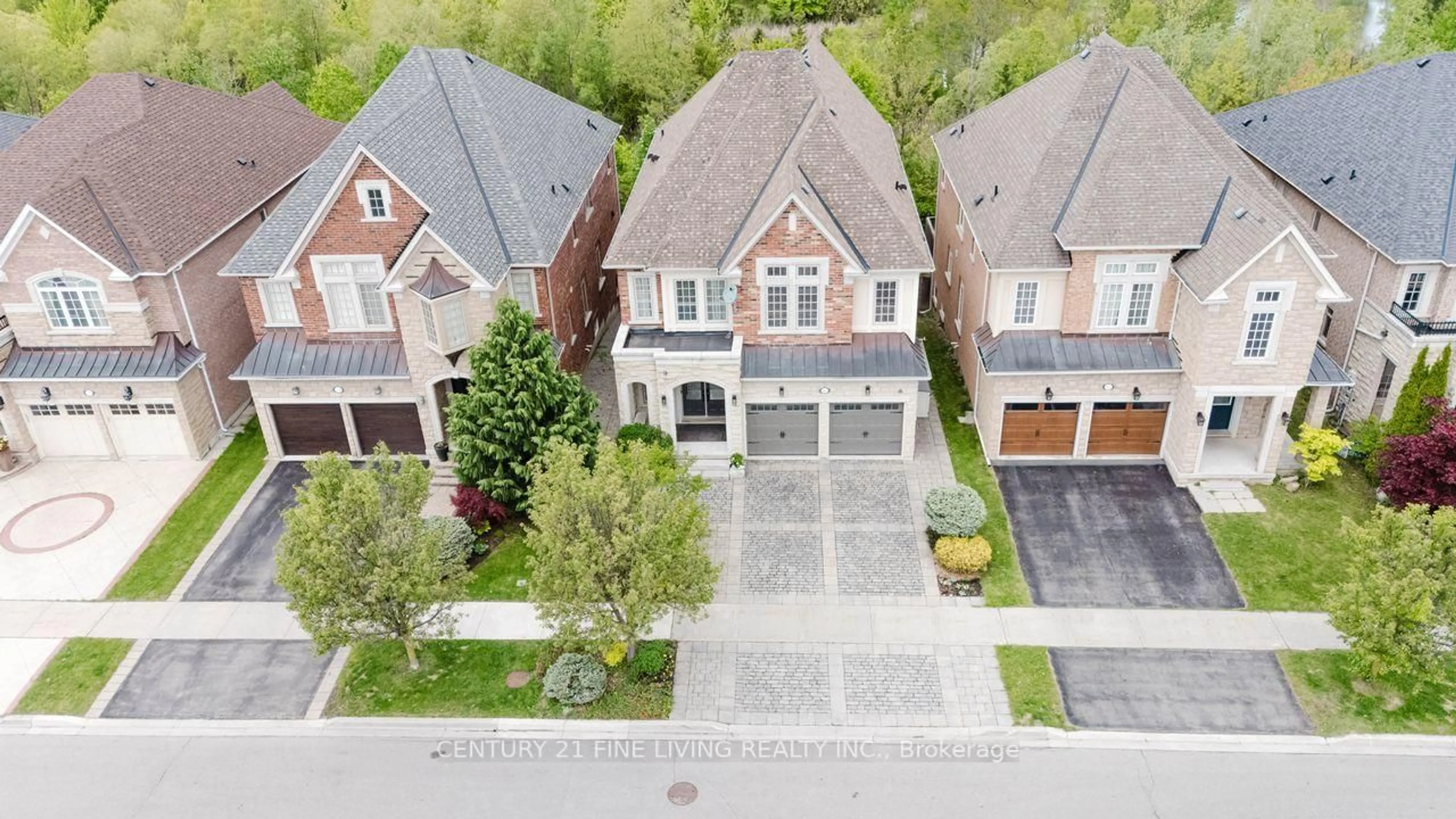A pic from outside/outdoor area/front of a property/back of a property/a pic from drone, street for 96 Wolf Creek Cres, Vaughan Ontario L6A 4B9