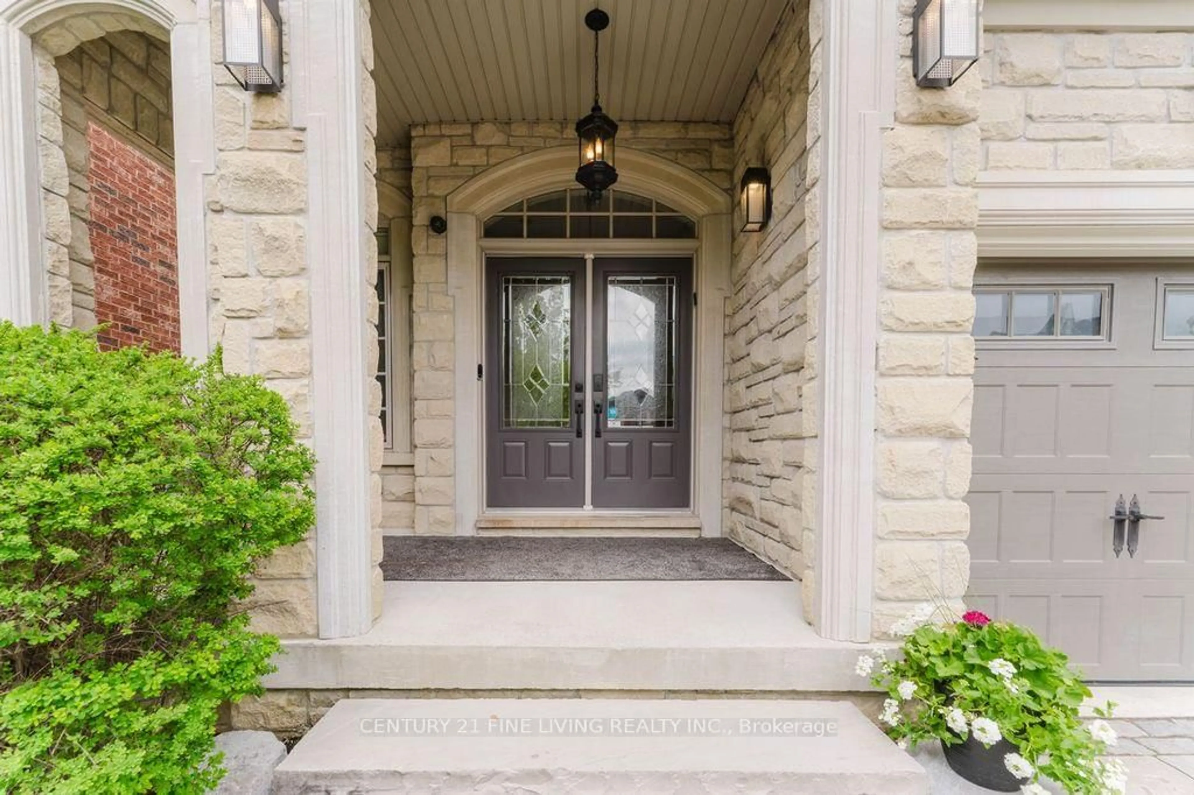 Indoor entryway for 96 Wolf Creek Cres, Vaughan Ontario L6A 4B9