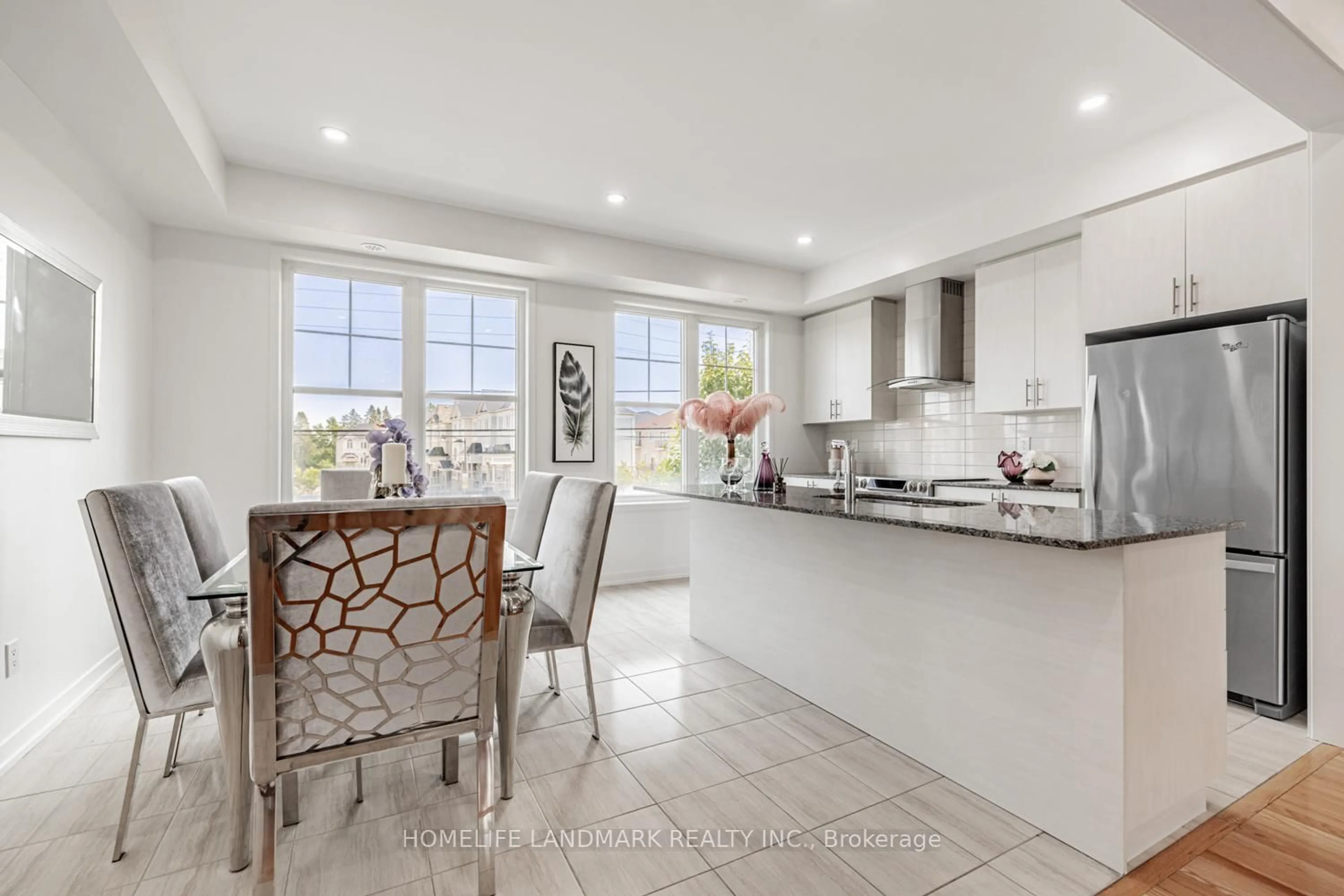 Open concept kitchen, ceramic/tile floor for 10606 Bathurst St, Vaughan Ontario L6A 4Y4