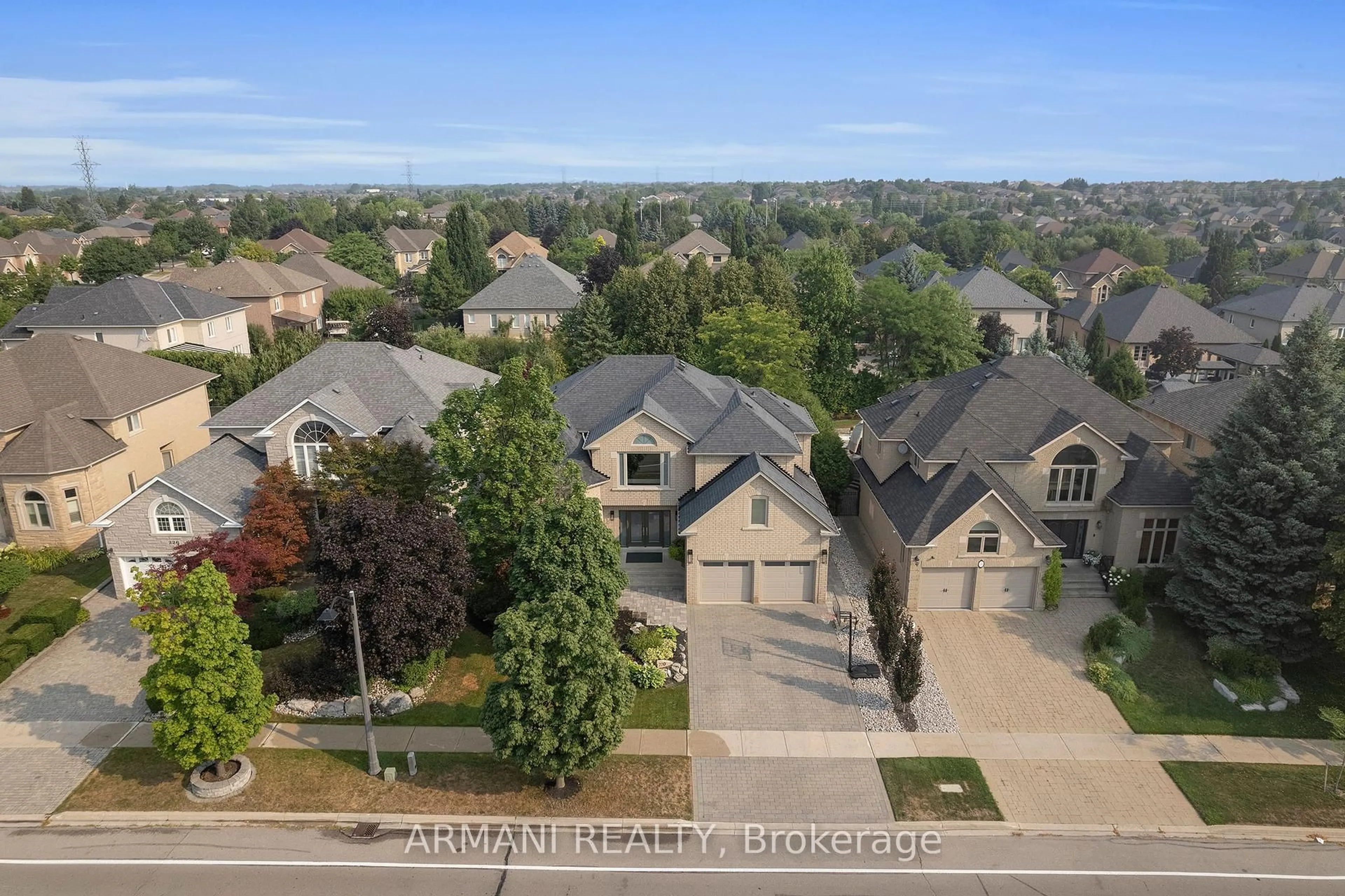 A pic from outside/outdoor area/front of a property/back of a property/a pic from drone, street for 220 Thomson Creek Blvd, Vaughan Ontario L4H 1H1