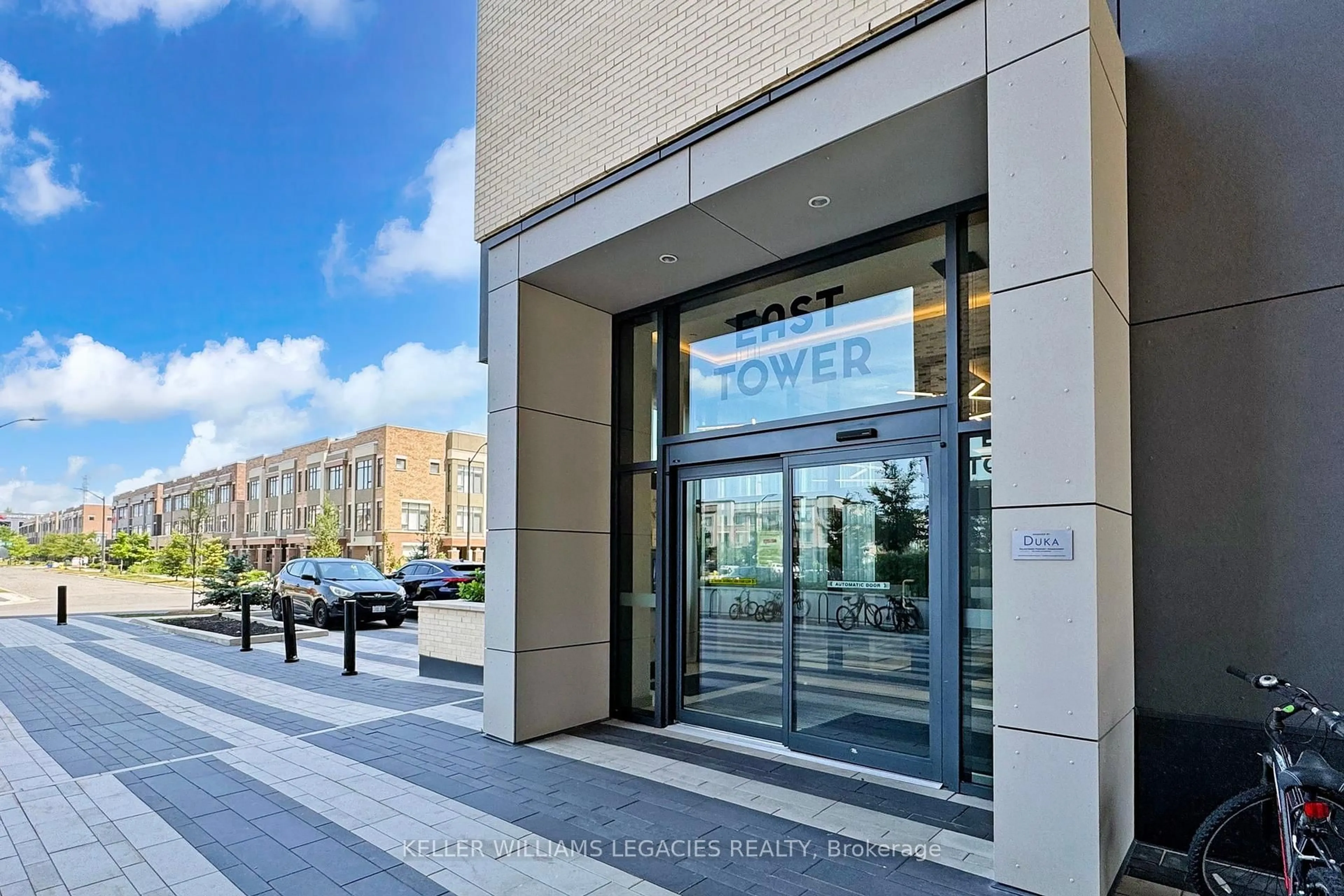 Indoor foyer for 100 Eagle Rock Way #211, Vaughan Ontario L6A 5B9