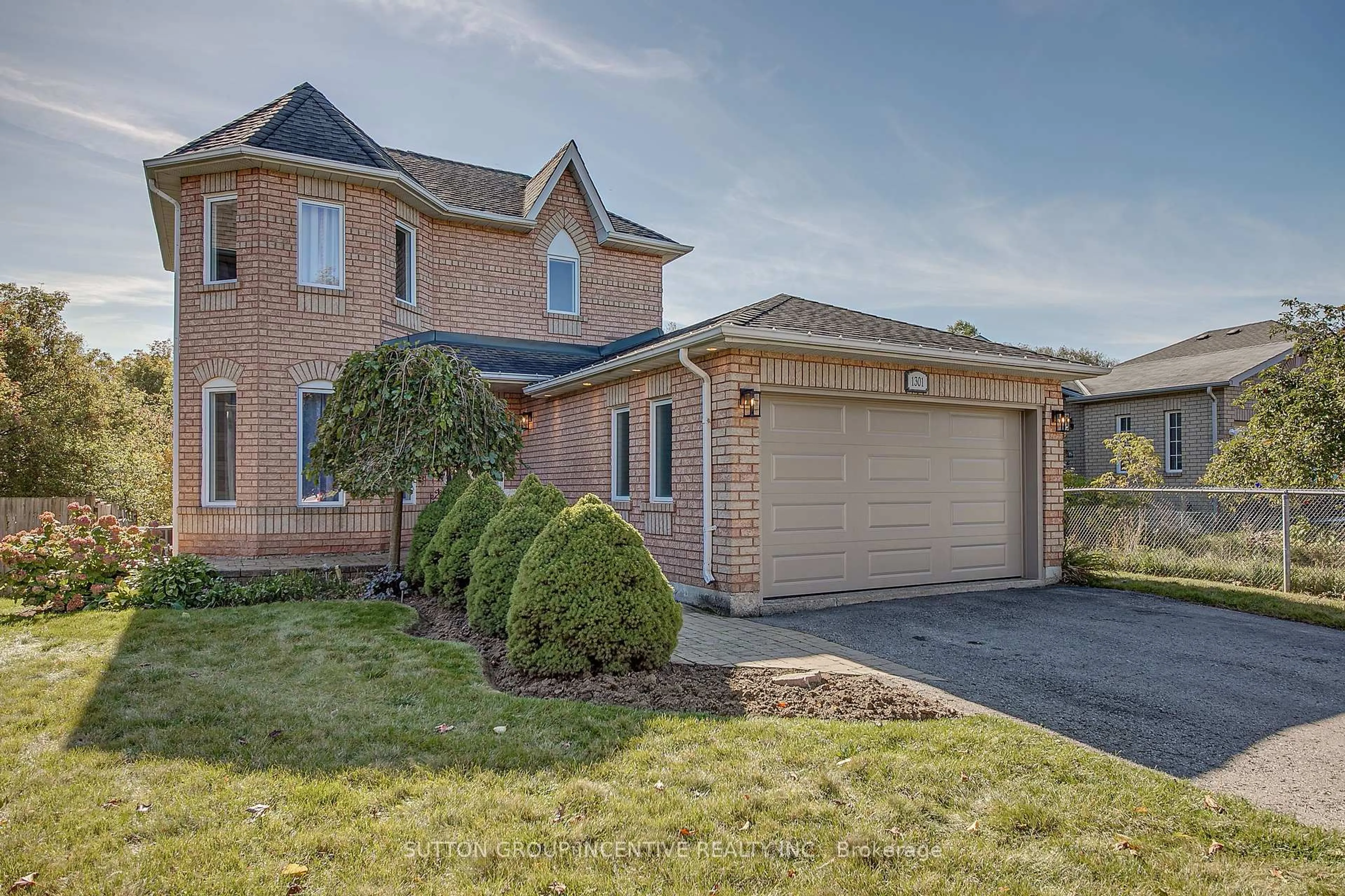 Home with brick exterior material, street for 1301 Forest St, Innisfil Ontario L9S 1Z7