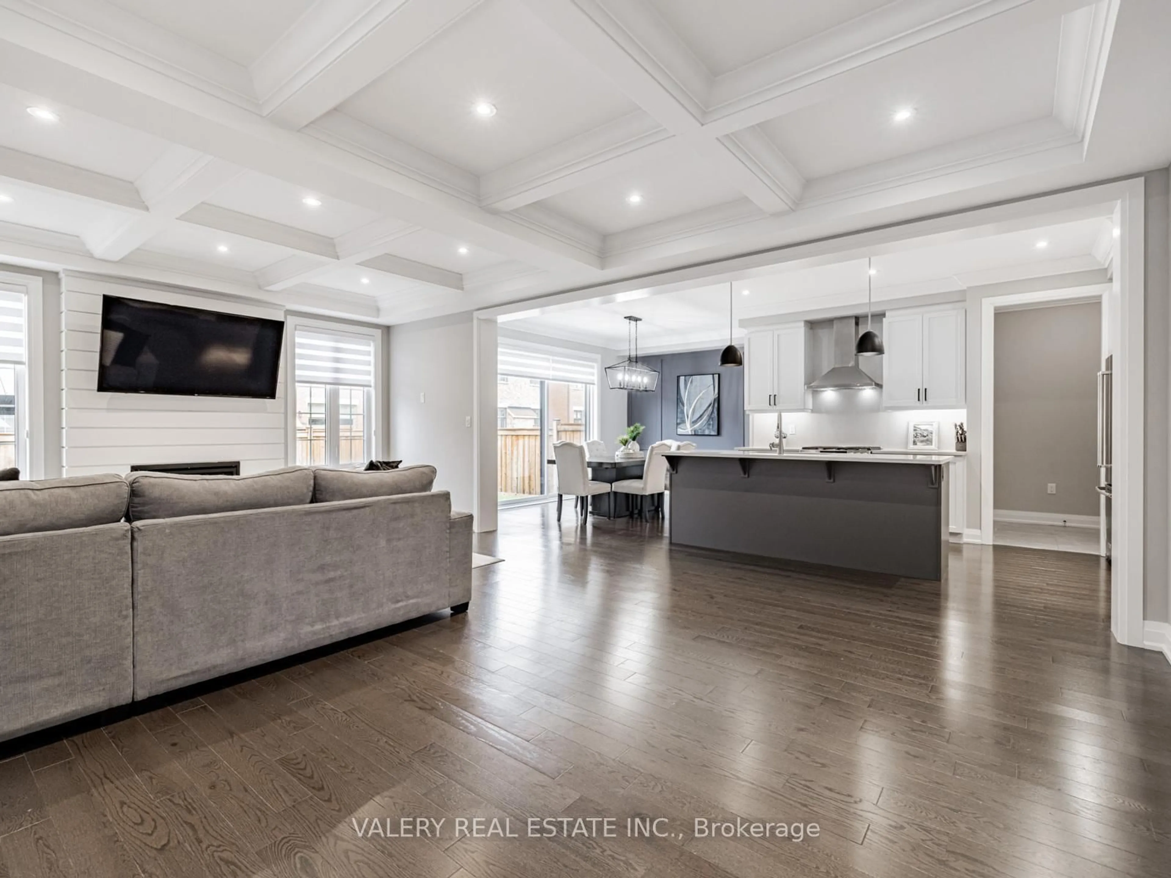 Open concept kitchen, unknown for 41 Chorus Cres, Vaughan Ontario L4H 4W3