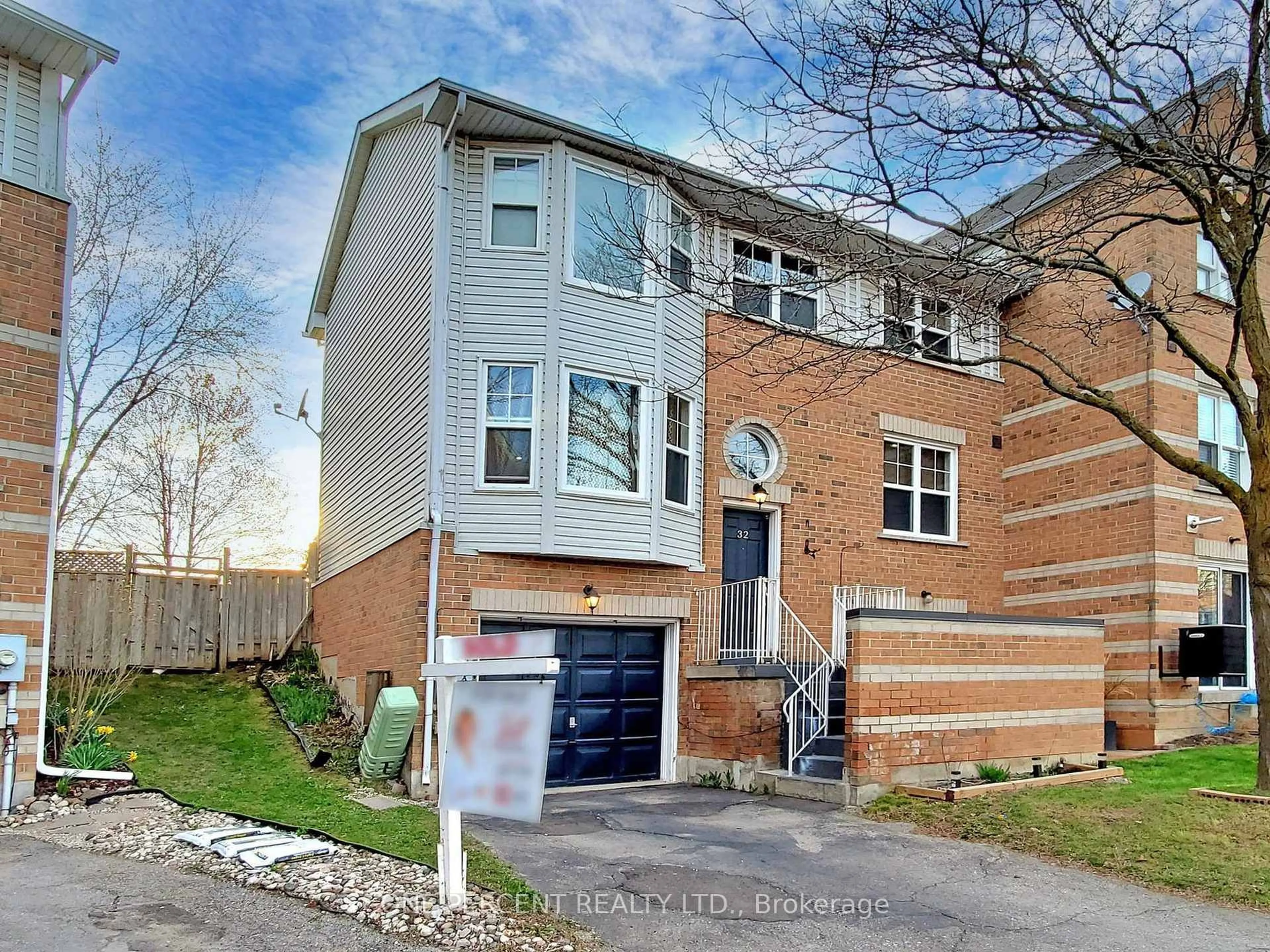 Home with brick exterior material, street for 32 Brandy Lane Way #56, Newmarket Ontario L3Y 8P7