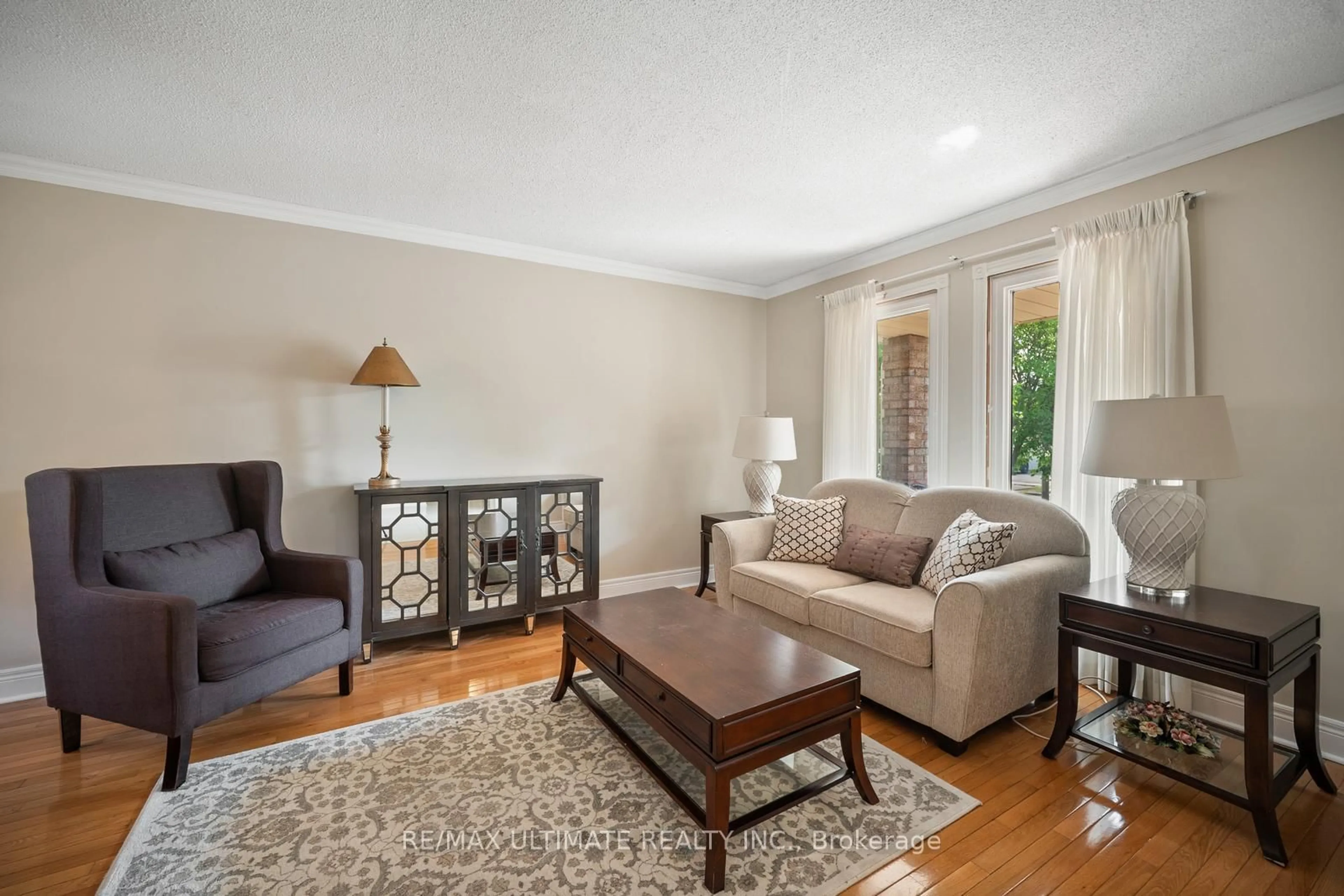 Living room with furniture, wood/laminate floor for 210 Ridgefield Cres, Vaughan Ontario L6A 1J7
