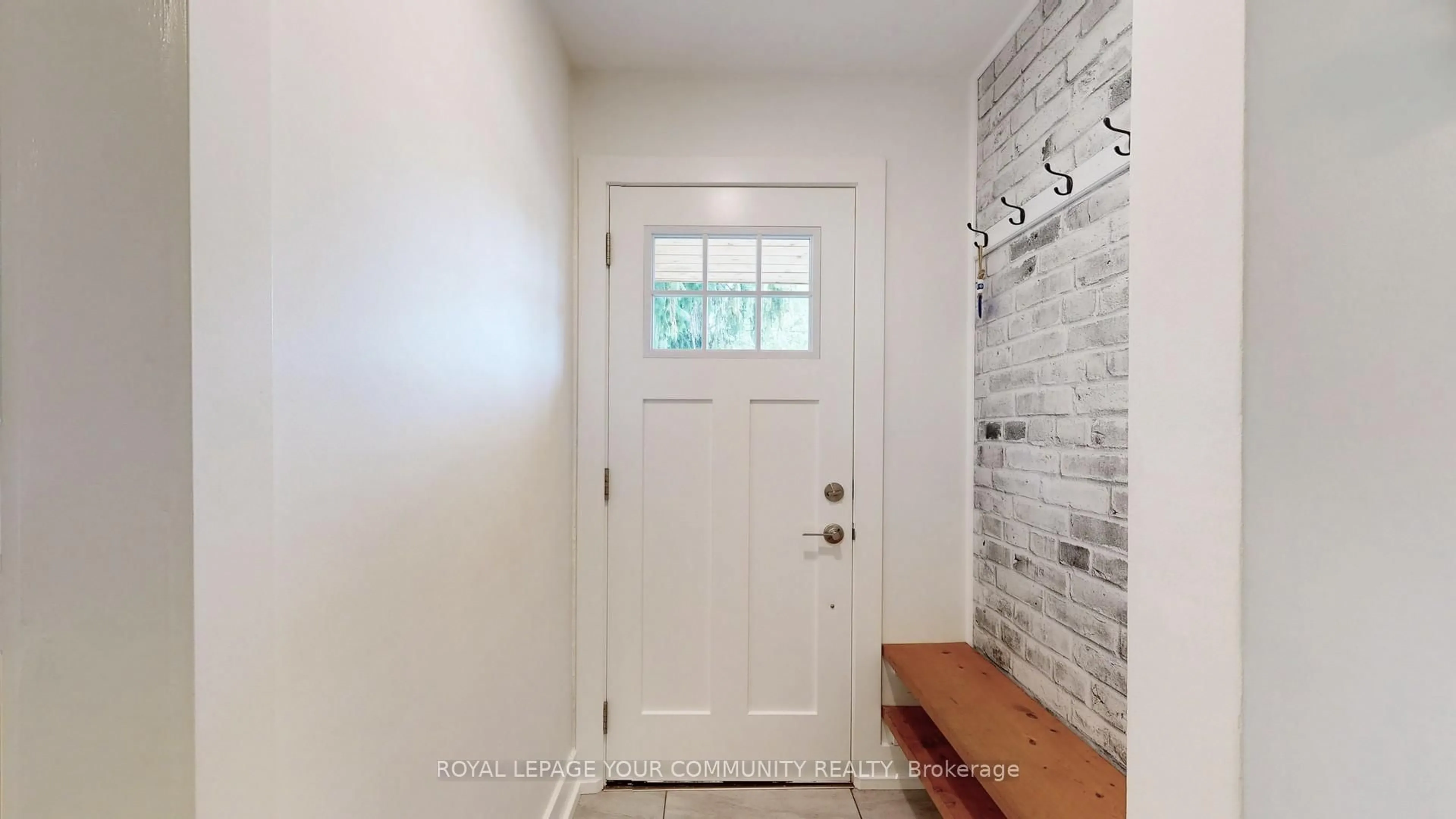 Indoor entryway for 44 Reaman St, Richmond Hill Ontario L4C 4P1